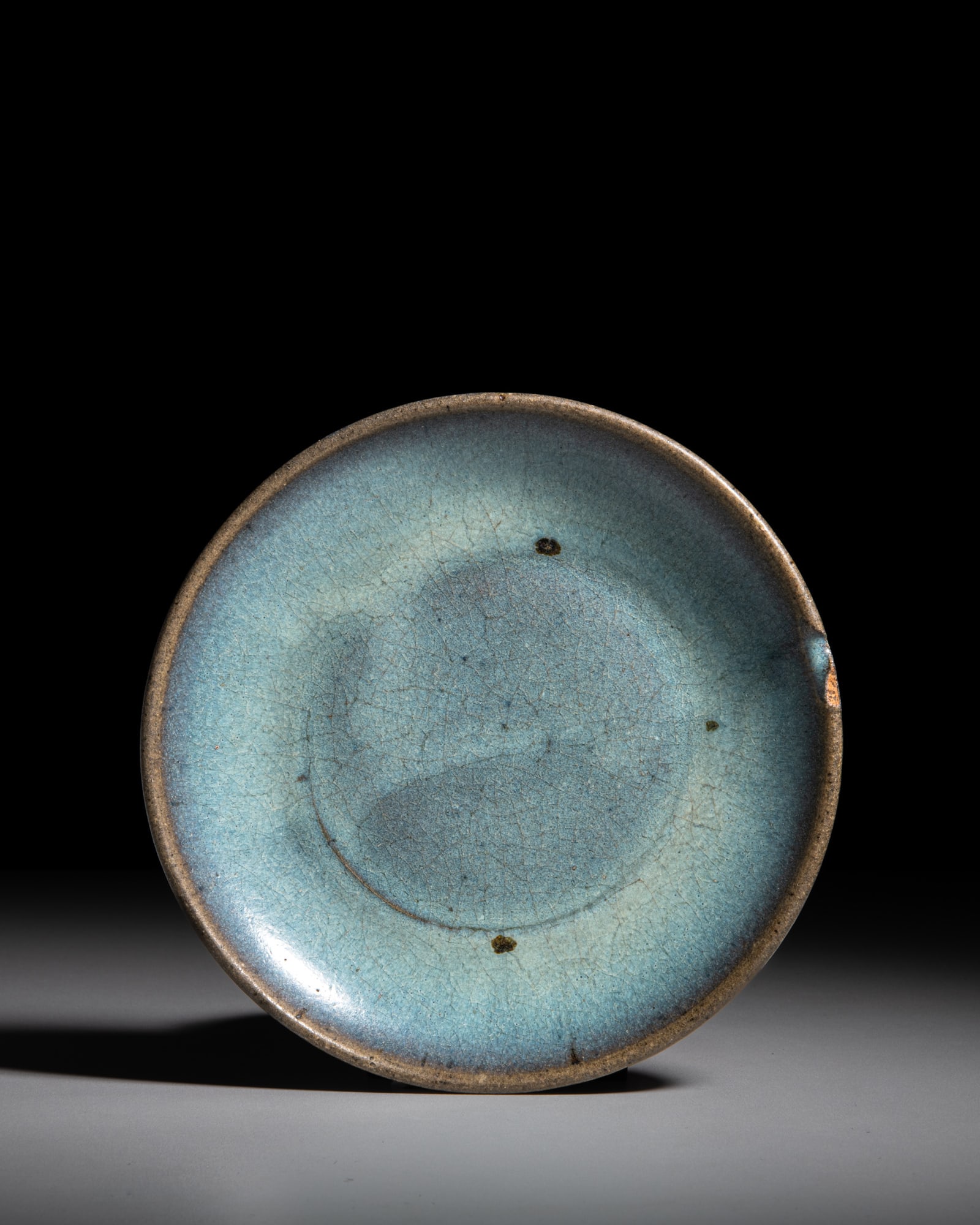 A SKY-BLUE JUN DISH 元代 钧窑盘 China, Yuan dynasty (1271-1368): A SKY-BLUE JUN DISH 元代 钧窑盘 China, Yuan dynasty (1271-1368) D.17cm Provenance: A Paris art instructor’s collection