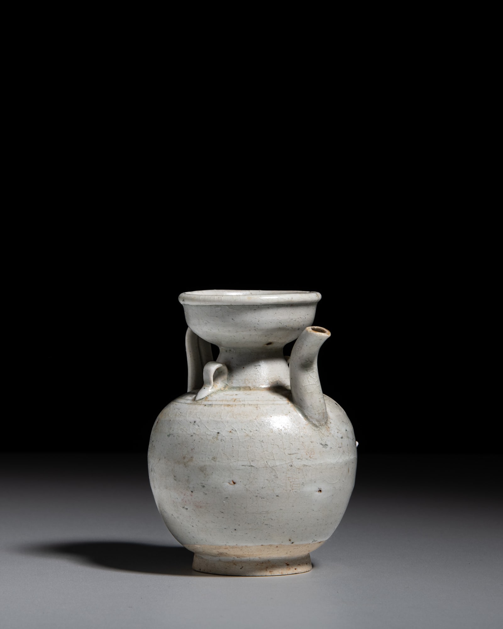 A SMALL QINGBAI-GLAZED HANDLED EWER 宋-元 青白釉双系ë - 2