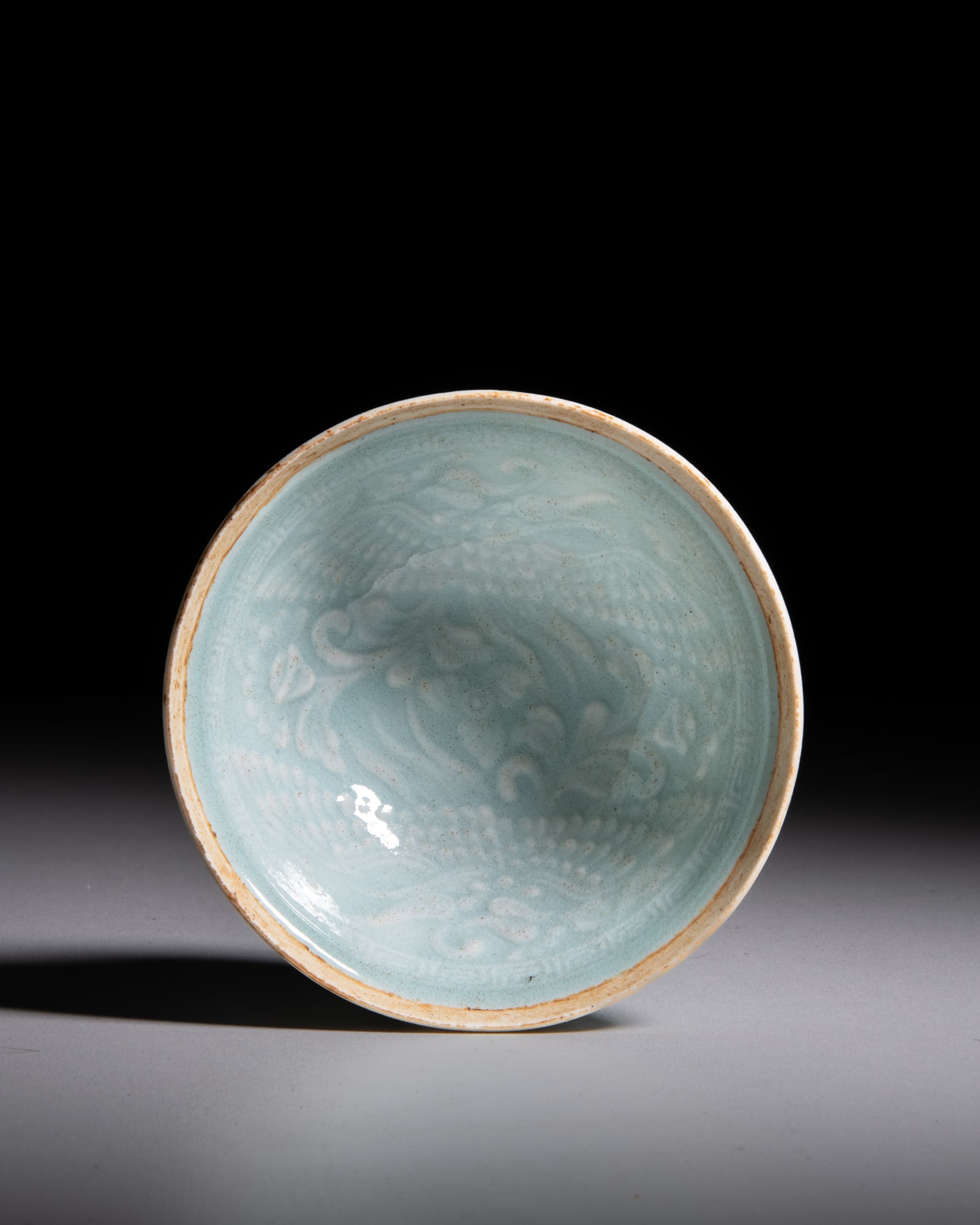 A HUTIAN QINGBAI MOULDED 'TWIN PHOENIX' BOWL 南宋 湖田窑双: A HUTIAN QINGBAI MOULDED 'TWIN PHOENIX' BOWL 南宋 湖田窑双凤纹盏及木座 China, Southern Song (1127-1279) with a carved wooden