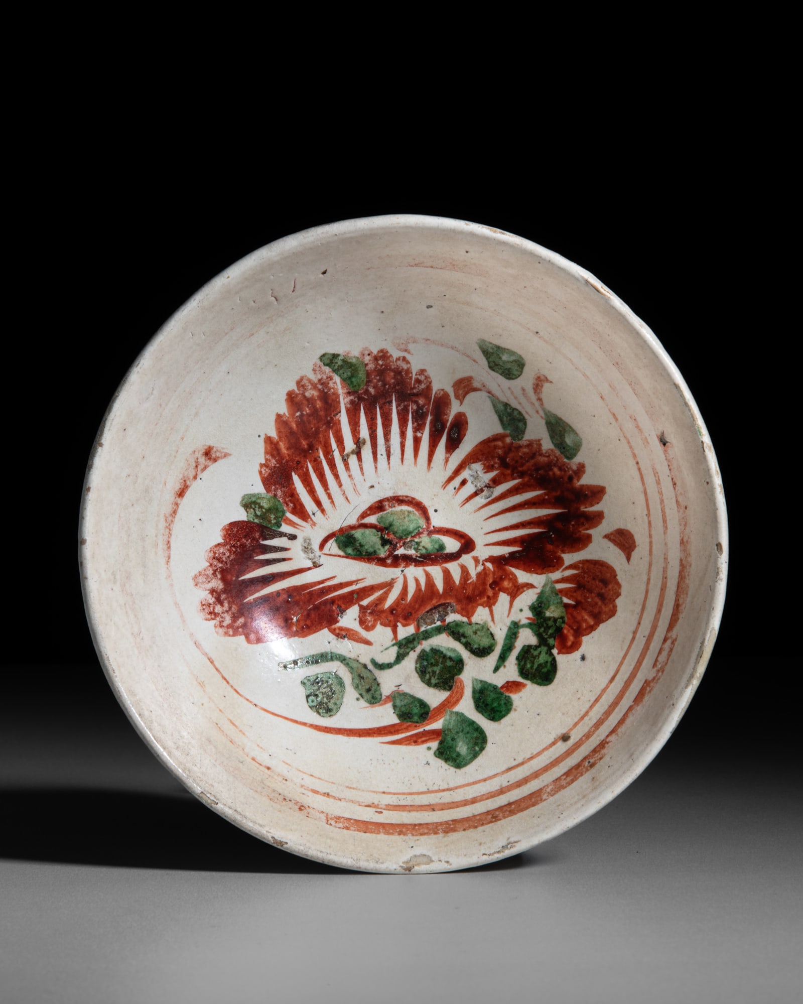 A RARE RED AND GREEN-PAINTED ' PEONY' BOWL 金代 红绿彩牡丹 (1 of 3)