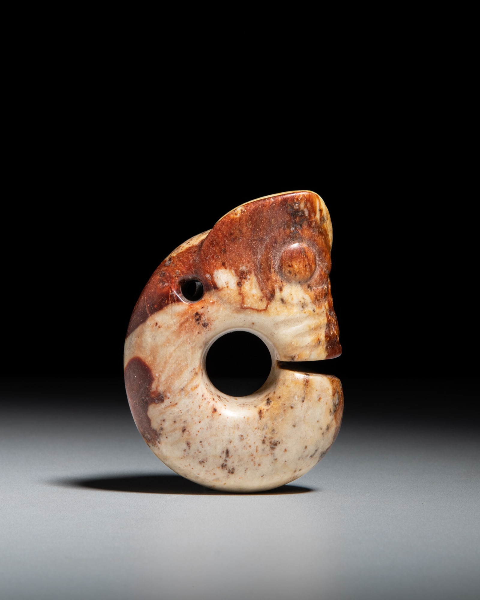 A HONGSHAN STYLE RED BROWNISH JADE PIG DRAGON 仿红山文化 棕 : A HONGSHAN STYLE RED BROWNISH JADE PIG DRAGON 仿红山文化 棕红玉猪龙 China, Hongshan culture style H.9.7cm Provenance: Malaysian Chinese coll