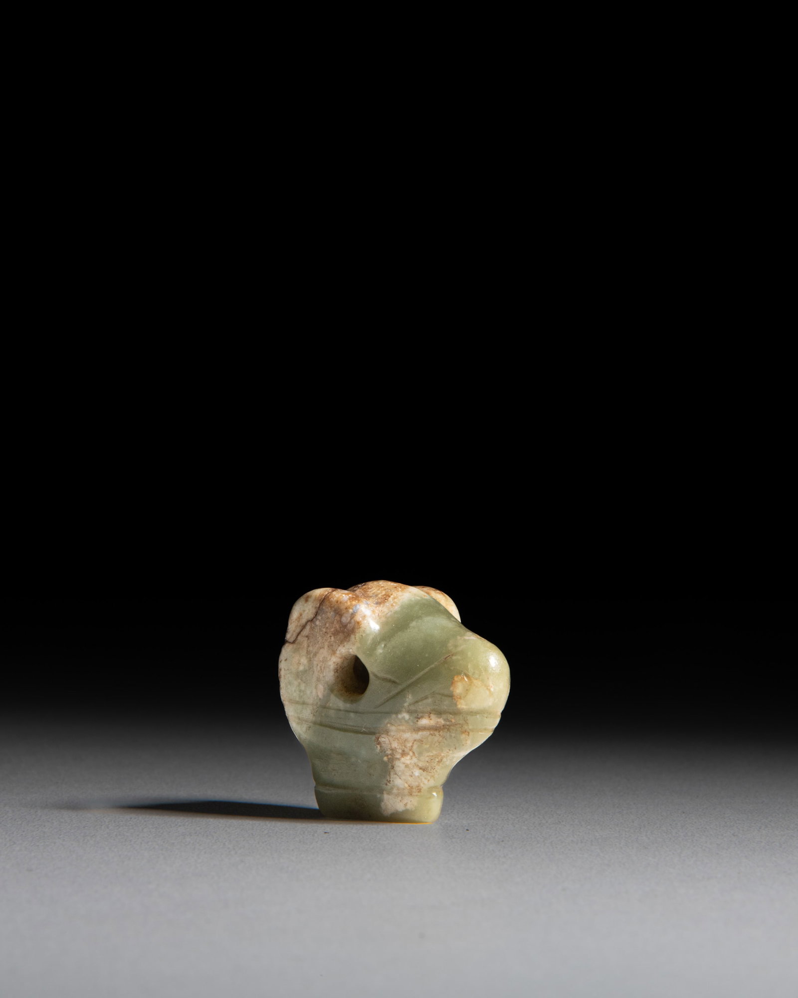 A YELLOW JADE WITH RUSSET DRAGON'S HEAD 红山文化 黄玉带: A YELLOW JADE WITH RUSSET DRAGON'S HEAD 红山文化 黄玉带沁色龙首 China, Hongshan culture (BC4000-BC3000) H.3.3cm