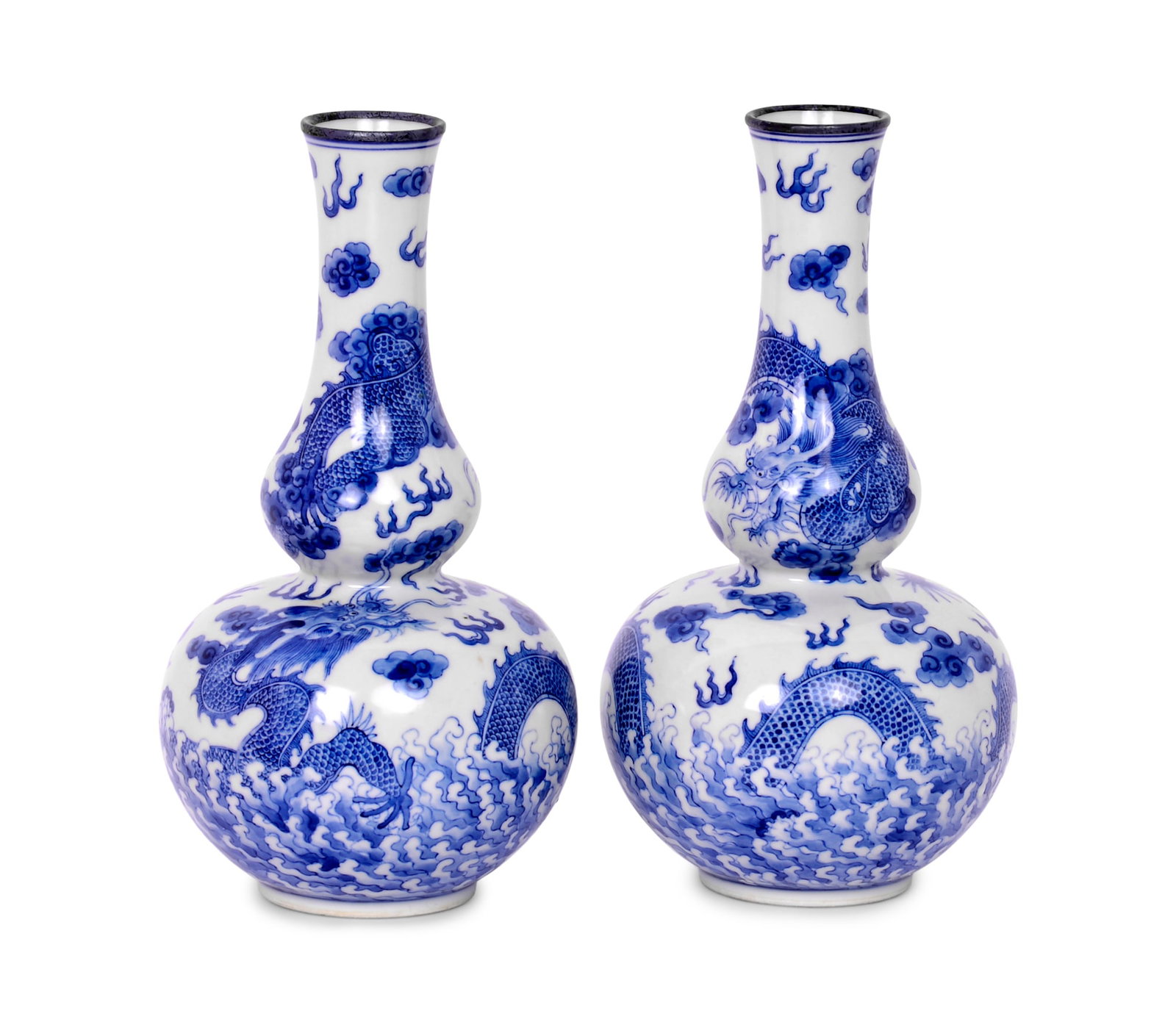 A RARE PAIR OF BLUE AND WHITE 'DRAGON' GOURD VASES INSCRIBED WITH THE MARK '内府侍 (1 of 7)
