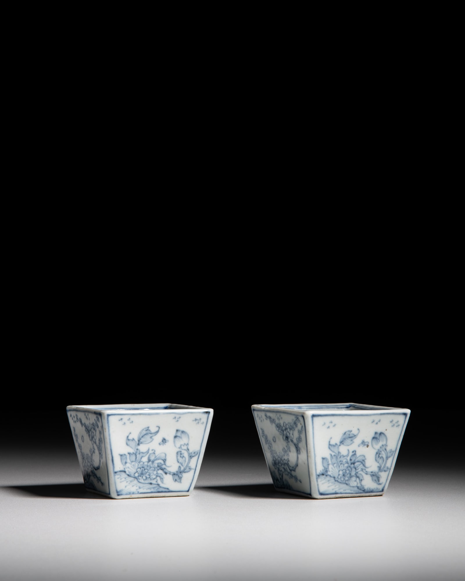 A PAIR OF BLUE AND WHITE 'FLOWER' SQUARE CUPS 清代 青花花卉 : A PAIR OF BLUE AND WHITE 'FLOWER' SQUARE CUPS 清代 青花花卉纹方斗杯一对 China, Qing dynasty H.4.5cm