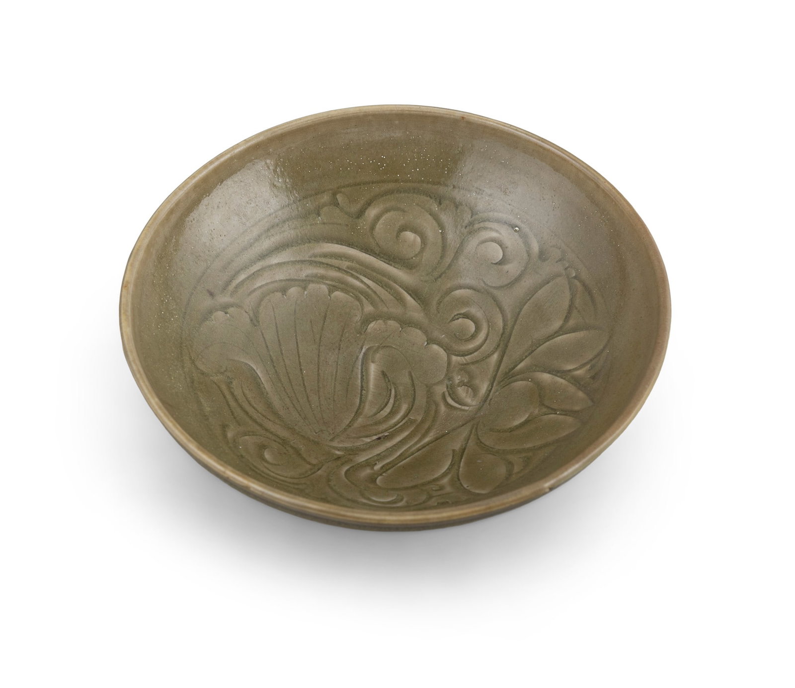 A YAOZHOU CELADON GLAZED CARVED 'FLOWER' BOWL 宋代 耀州窑青: A YAOZHOU CELADON GLAZED CARVED 'FLOWER' BOWL 宋代 耀州窑青釉刻花碗 China, Song dynasty D.19cm
