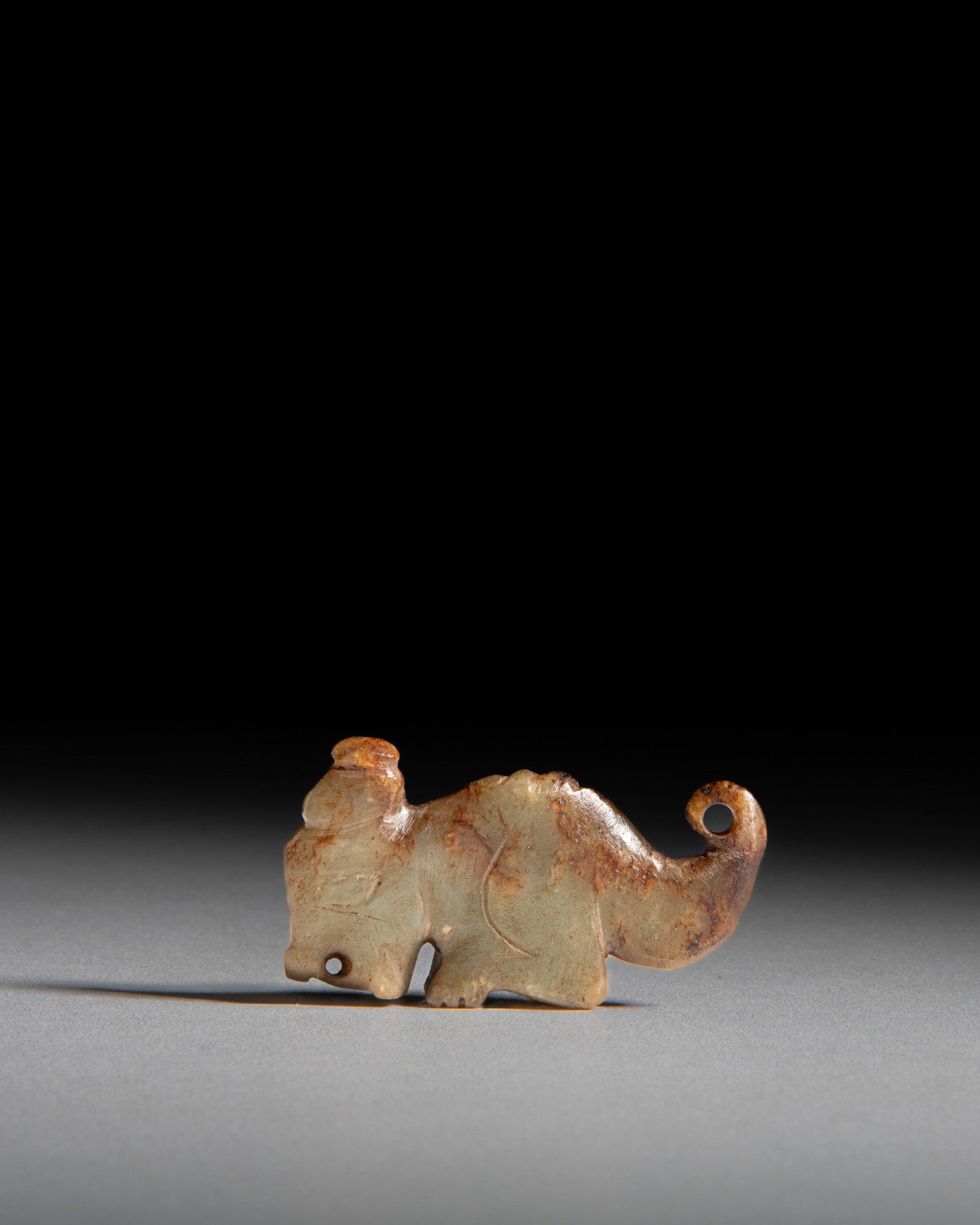 A CELADON JADE DRAGON-SHAPED PENDANT WITH BROWNISH RUSSET INCLUSIONS 商代 青ħ: A CELADON JADE DRAGON-SHAPED PENDANT WITH BROWNISH RUSSET INCLUSIONS 商代 青玉带红沁夔龙珮 China, Shang dynasty (c. 1600 BC - 1046 BC) L.5.8