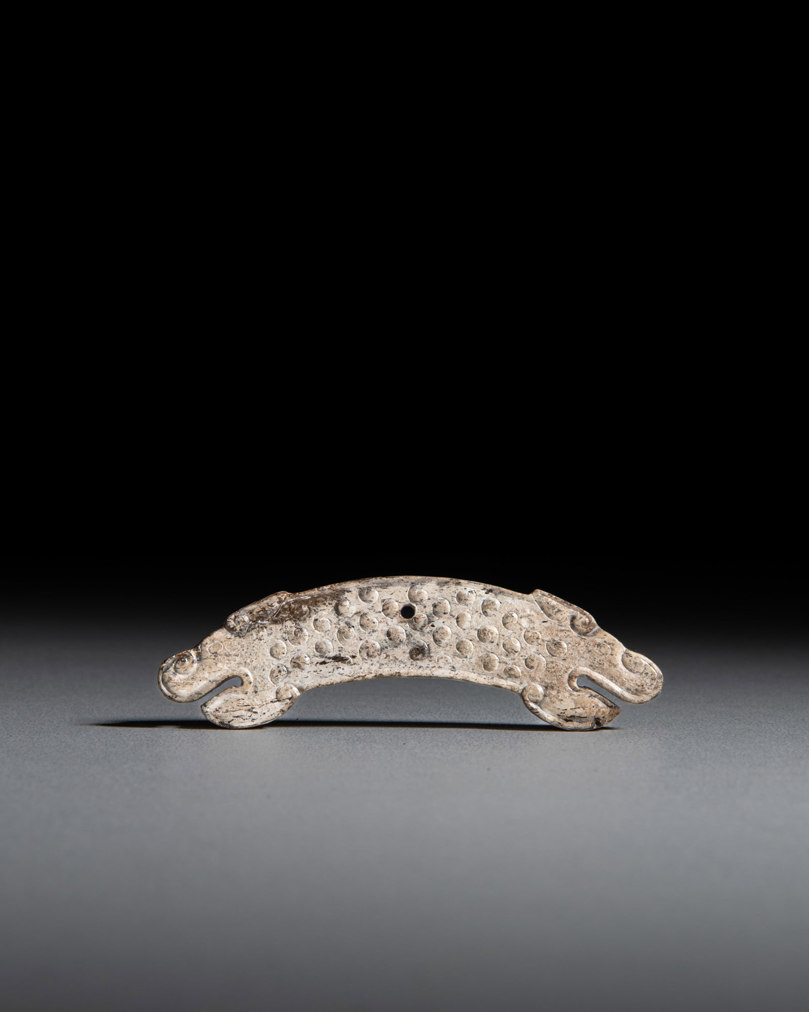 A CALCIFIED JADE DOUBLE-DRAGON PENDANT, HUANG 战国 青玉谷纹: A CALCIFIED JADE DOUBLE-DRAGON PENDANT, HUANG 战国 青玉谷纹双龙璜 China, Warring States Period (BC475-BC221) L.7.3cm