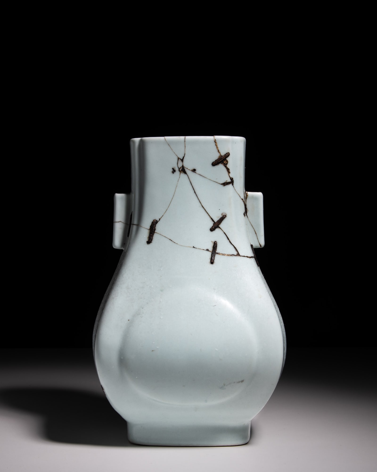 A CELADON GLAZE SQUARE HU FORM VASE, MARK AND PERIOD GUANGXU 清光绪 大 (1 of 4)