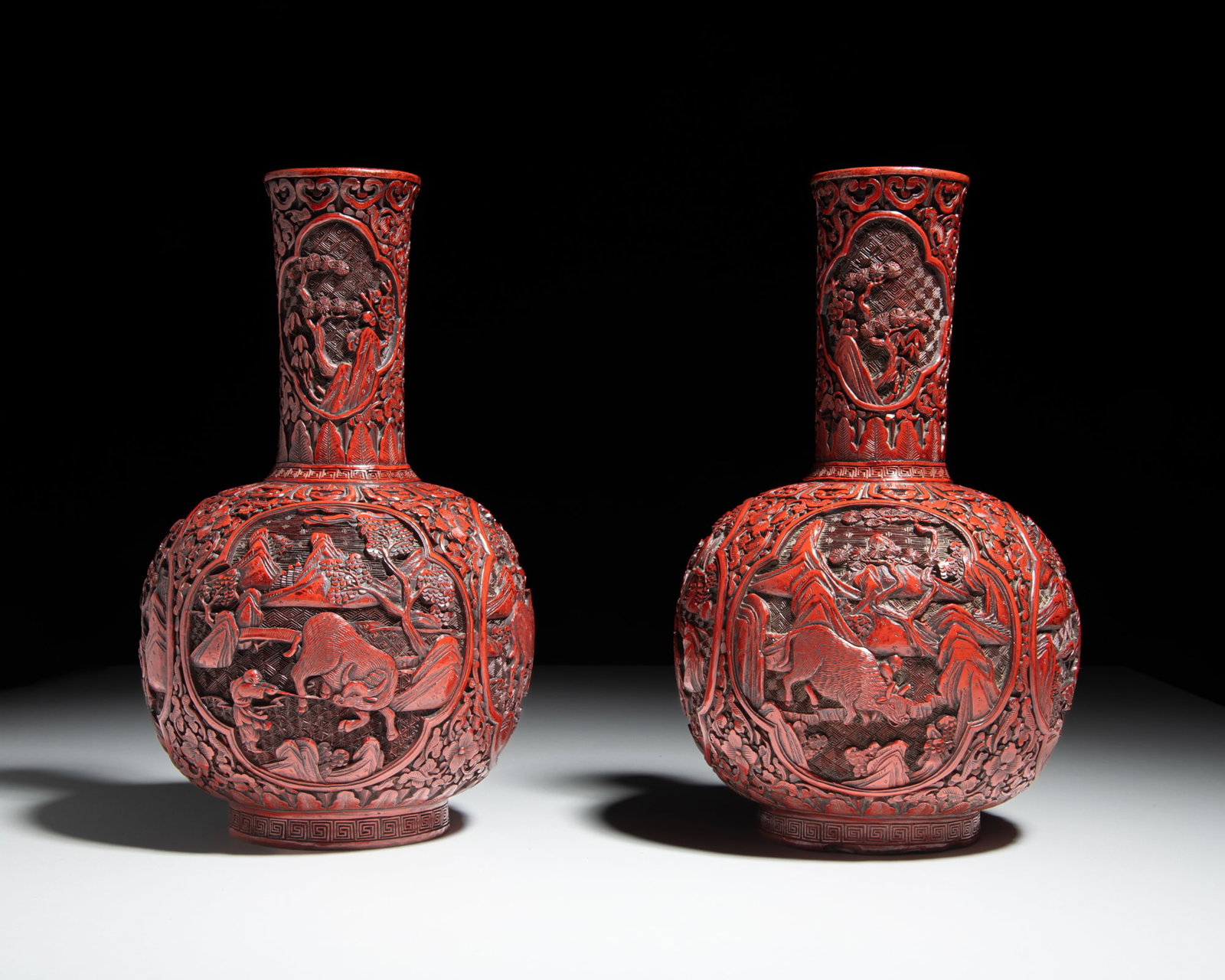 A PAIR OF CARVED CINNABAR LACQUER ‘PASTORAL SCENE’ BOTTLE VASES 19世纪: A PAIR OF CARVED CINNABAR LACQUER ‘PASTORAL SCENE’ BOTTLE VASES 19世纪末 剔红雕漆’放牧图‘瓶一对 Ch