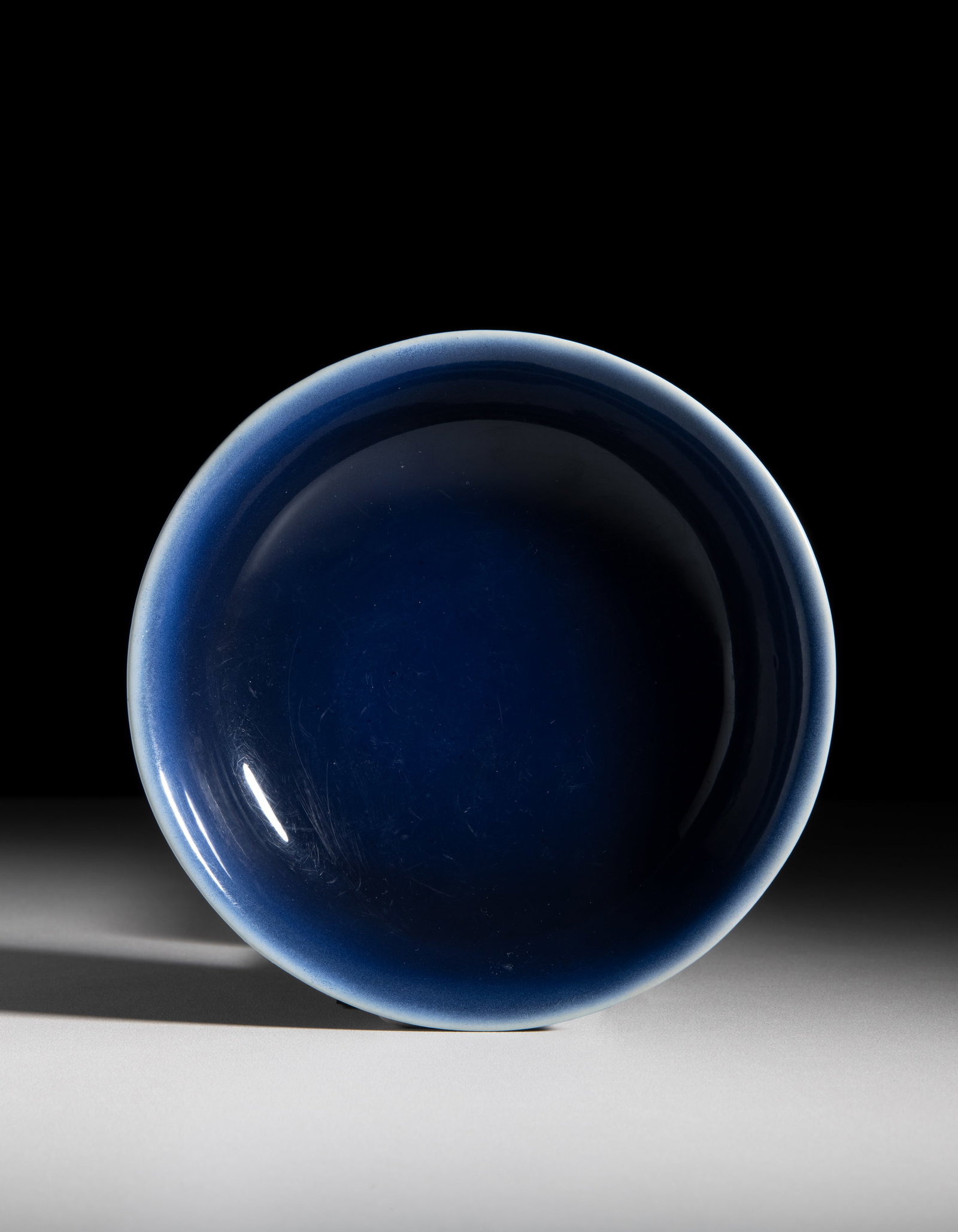 A BLUE GLAZED DISH 大明成化年制款 霁蓝 (1 of 4)