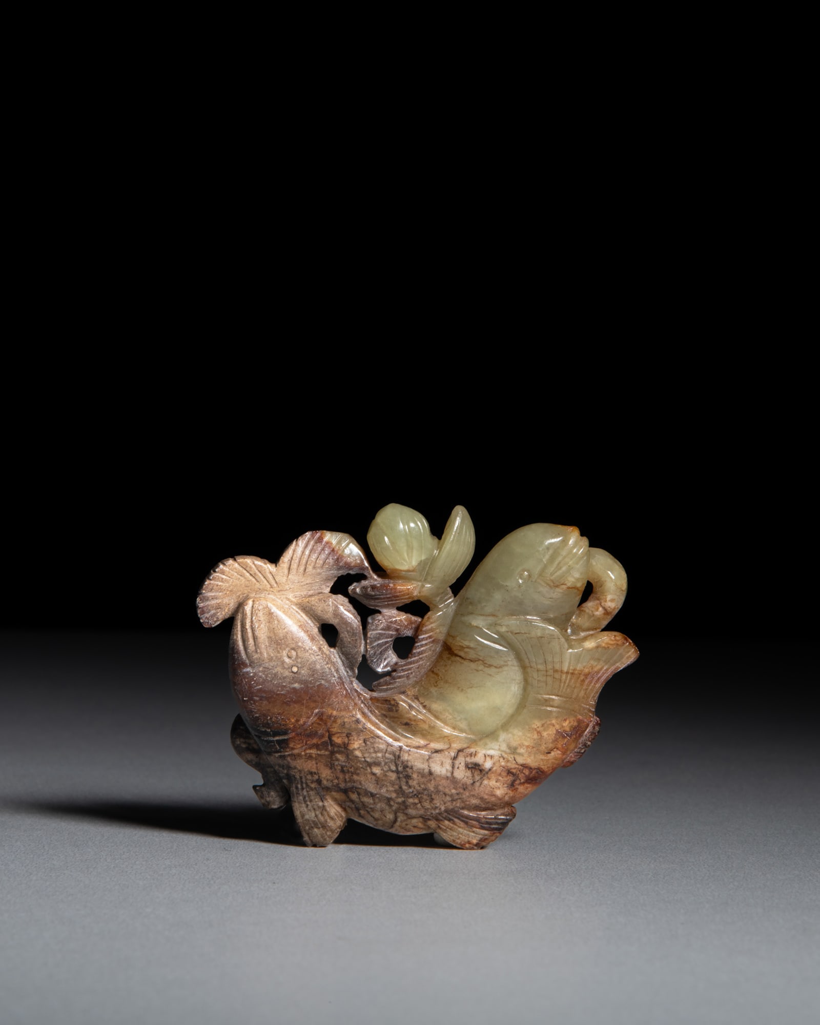 A YELLOW JADE DOUBLE-FISH PENDANT WITH BROWNISH CALCIFIED RUSSET PATINA 宋代 黄: A YELLOW JADE DOUBLE-FISH PENDANT WITH BROWNISH CALCIFIED RUSSET PATINA 宋代 黄玉双鱼莲珮 China, Song dynasty (960 AD - 1279 AD) Size.6.2x7.5cm