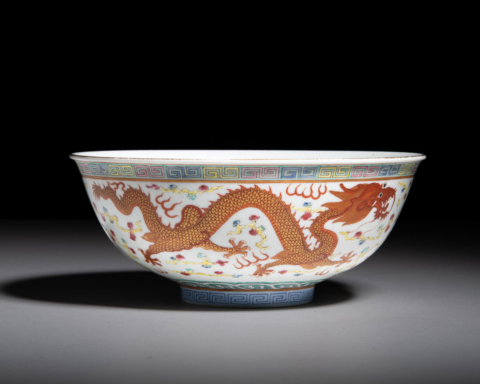 AN IRON-RED AND GILT 'DRAGON' BOWL, MARK AND PERIOD OF GUANGXU 清光绪 ‘: AN IRON-RED AND GILT 'DRAGON' BOWL, MARK AND PERIOD OF GUANGXU 清光绪 ‘大清光绪年制’六字楷书款 矾&
