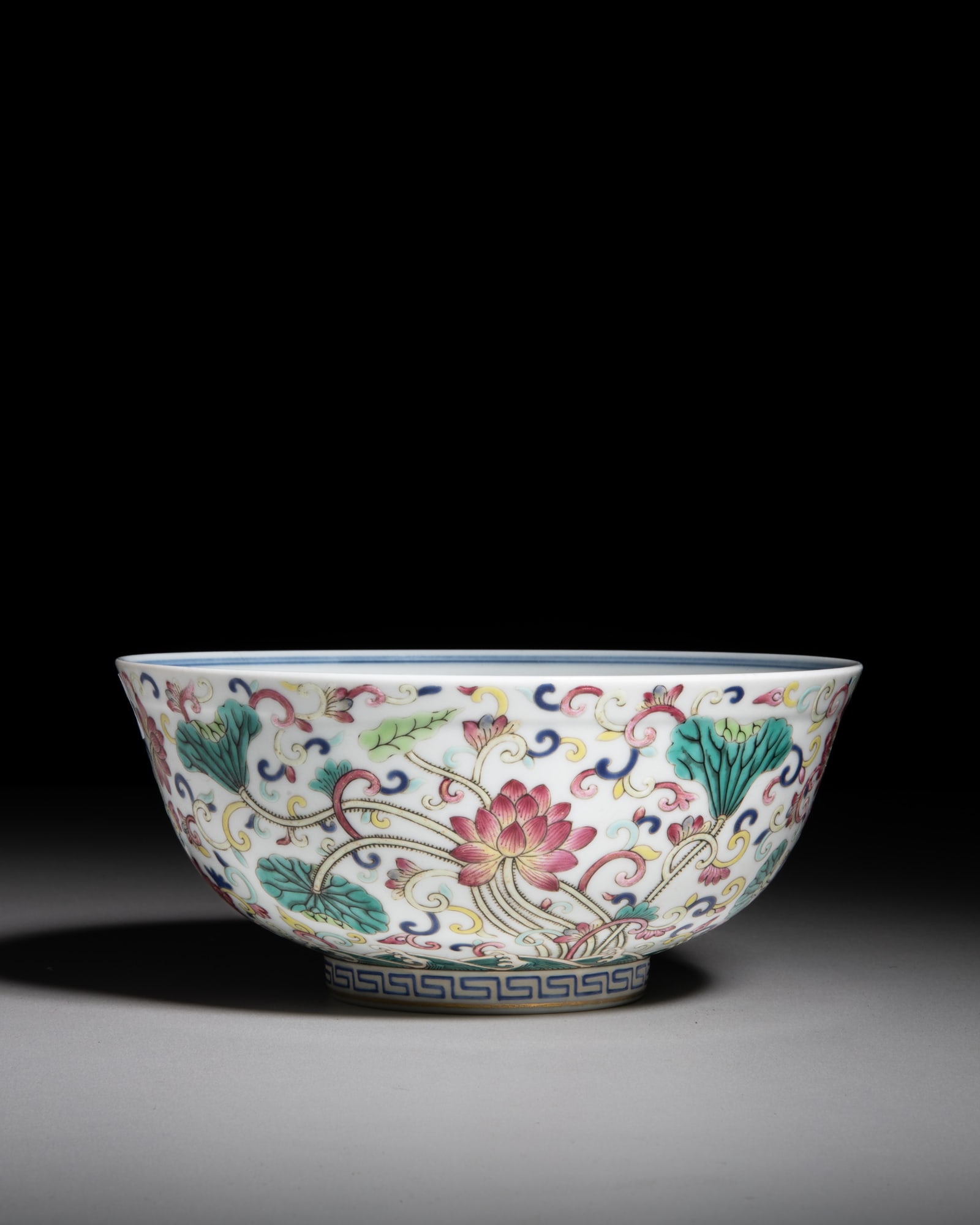 A BLUE AND WHITE FAMILLE ROSE 'LOTUS' BOWL, INCISED WITH GUANGXU MARK 清光绪Ƈ: A BLUE AND WHITE FAMILLE ROSE 'LOTUS' BOWL, INCISED WITH GUANGXU MARK 清光绪风格 外粉彩内青花荷花纹碗 China, G