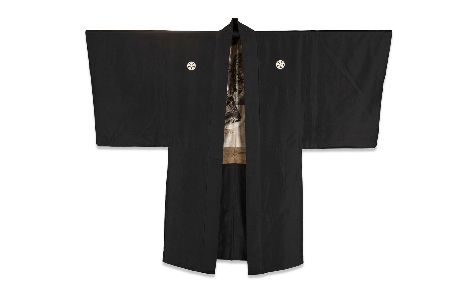 A JAPANESE MEN’S BLACK SILK HAORI WITH DECORATIVE LINING Japan, mid-20th century, Shōwa: A JAPANESE MEN’S BLACK SILK HAORI WITH DECORATIVE LINING Japan, mid-20th century, Shōwa period of traditional form, the exterior fashioned from fine black silk crepe (habutai). The interior
