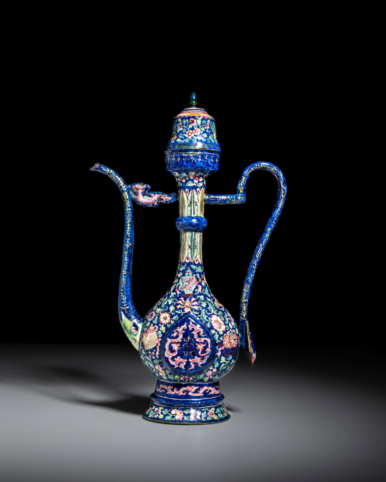 A GILT-DECORATED TRANSPARENT BLUE-ENAMEL ‘SHOU’ EWER 清代 18-19世 (1 of 2)