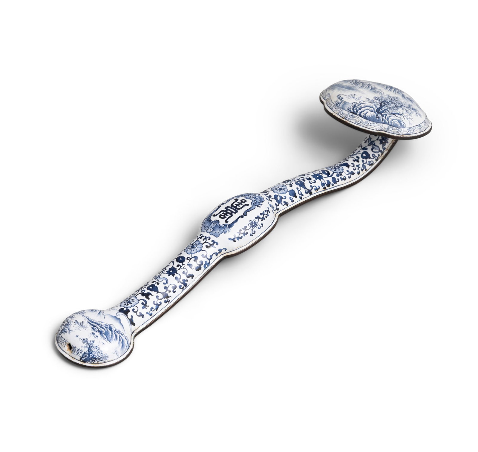 A QIANLONG MARK BLUE AND WHITE CANTON ENAMEL PAINTED RUYI 晚清 ‘乾隆 (1 of 5)