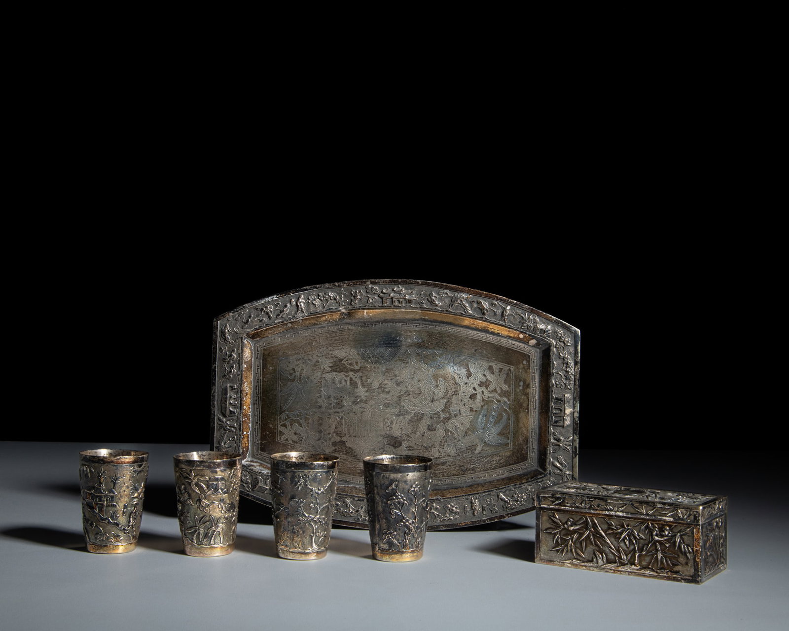 A COLLECTION OF SIX SILVER PIECES 19世纪末 银器一组 (1 of 4)