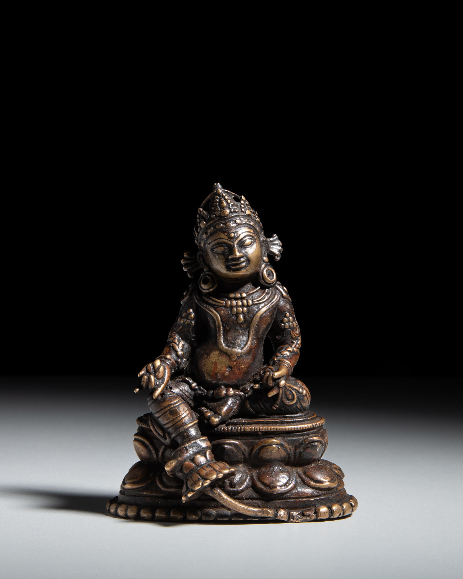 A COPPER ALLOY FIGURE OF JAMBHALA 西藏 14世纪 铜带装Ŗ (1 of 4)