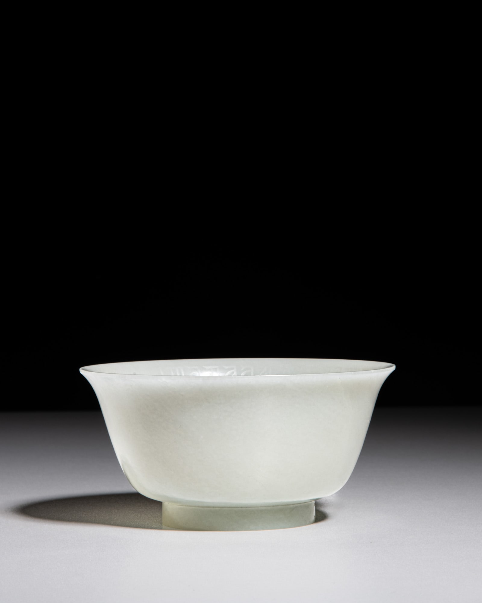 A VERY RARE AND IMPORTANT IMPERIAL WHITE JADE LANÇA BOWL, MARK AND PERIOD OF QIANLONG 清: A VERY RARE AND IMPORTANT IMPERIAL WHITE JADE LANÇA BOWL, MARK AND PERIOD OF QIANLONG 清乾隆 白玉‘十相自在’梵文ࡵ