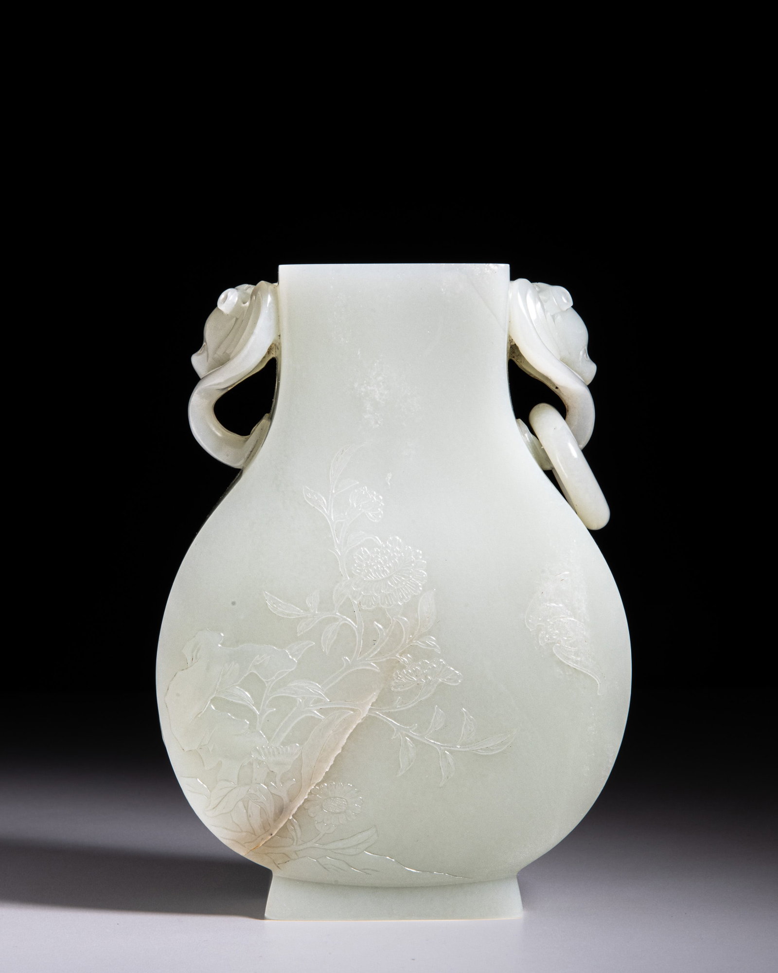 A RARE AND MAGNIFICENT CELADON WHITE JADE 'FIVE BATS AND FLORAL' VASE AND COVER, QING DYNASTY: A RARE AND MAGNIFICENT CELADON WHITE JADE 'FIVE BATS AND FLORAL' VASE AND COVER, QING DYNASTY 清中 青白玉五福花卉纹蝙蝠活&