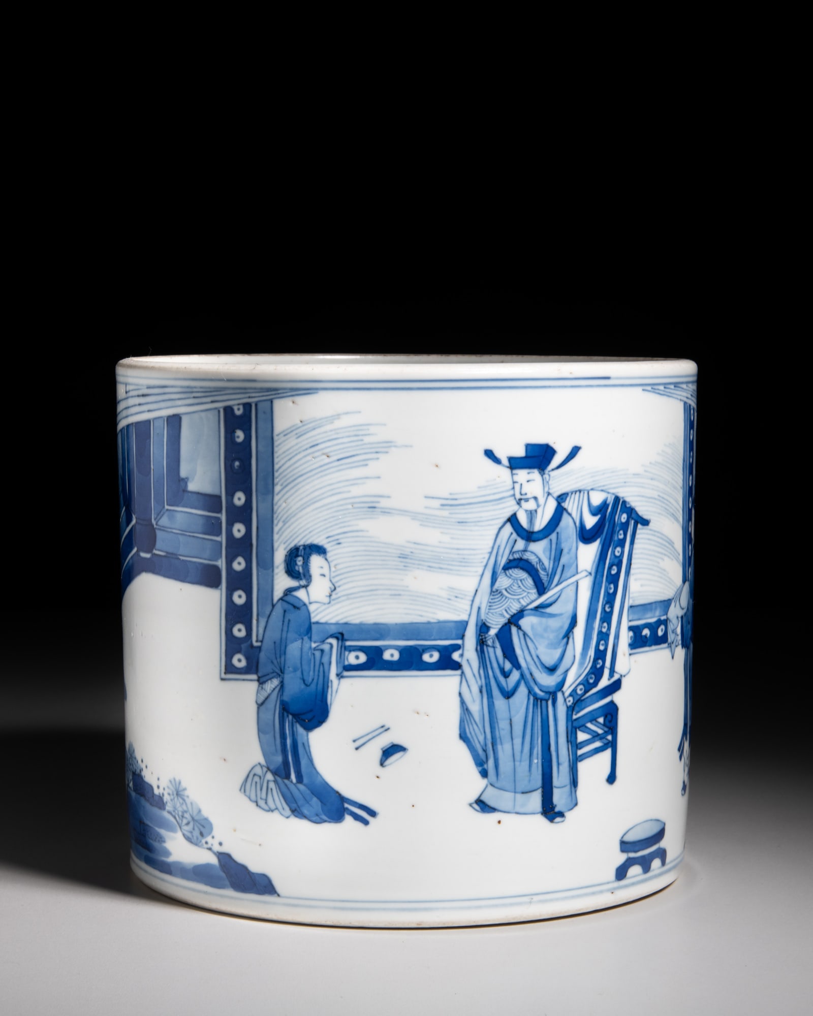 A BLUE AND WHITE 'FIGURES' BRUSH POT 晚明-清初 青花’: A BLUE AND WHITE 'FIGURES' BRUSH POT 晚明-清初 青花’翻羹不恚‘笔筒 China, late Ming - early Qing dynasty H.15.8cm - D