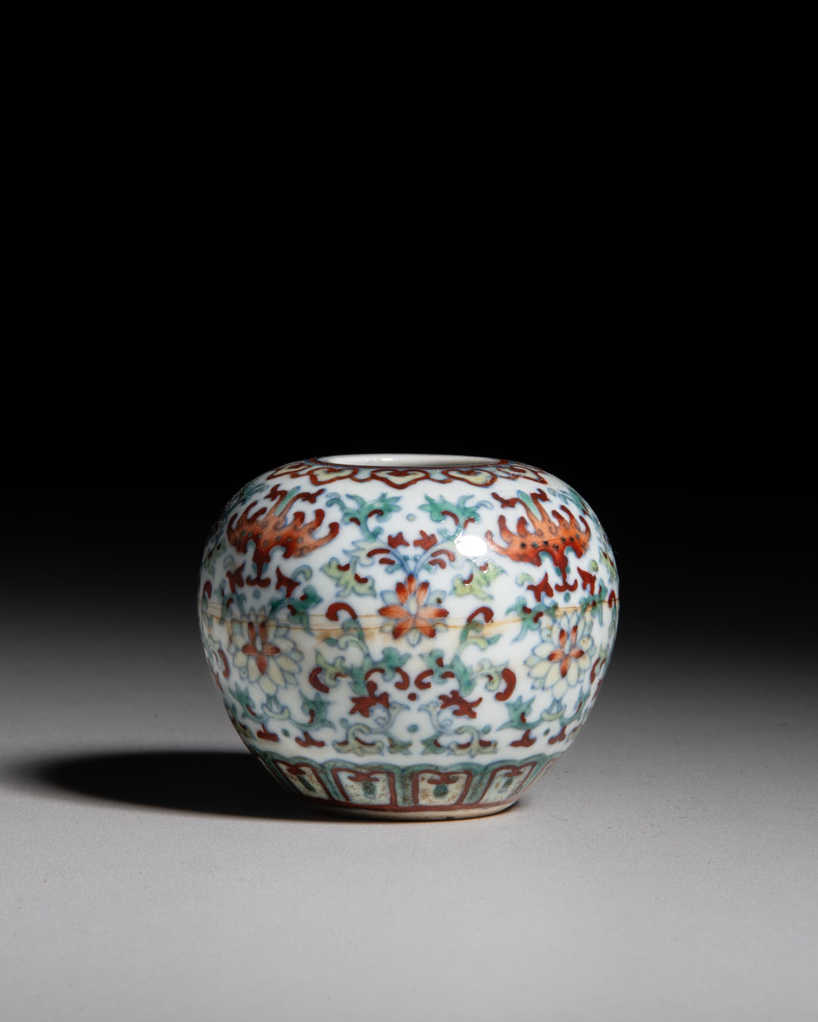 A DOUCAI 'LOTUS AND BATS' WATER POT, MARKED QIANLONG 民国 ’大清 (1 of 3)