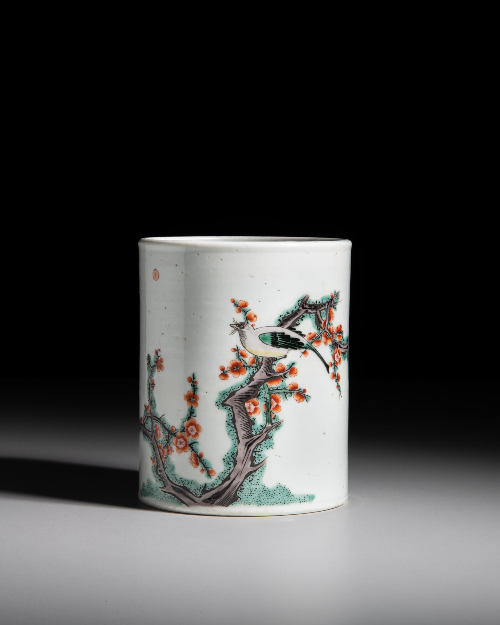 A FAMILLE VERTE 'PLUM BLOSSOM AND BIRDS' BRUSH POT 清康熙 五彩花 (1 of 2)