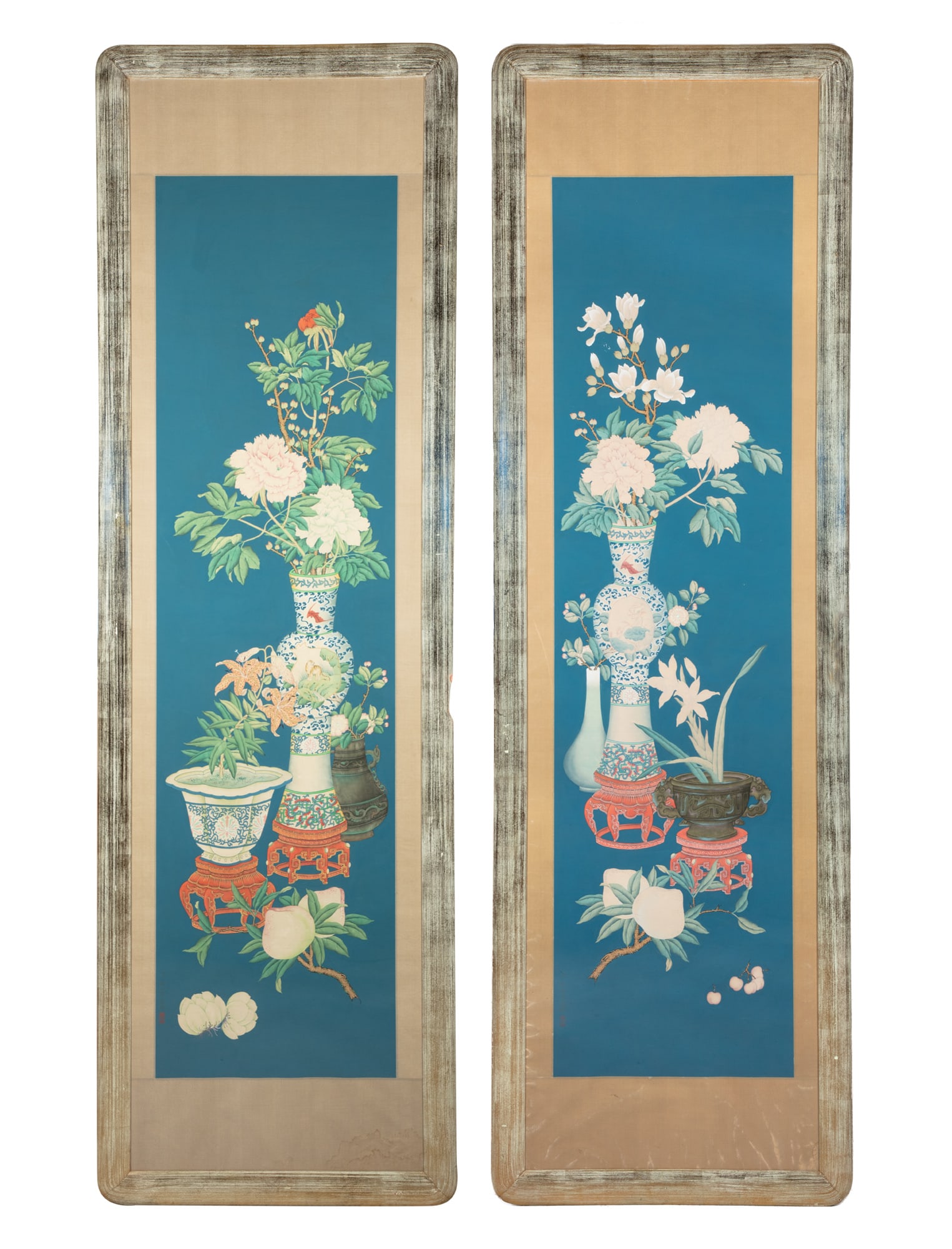 CHINESE SCHOOL LATE 19TH/EARLY 20TH CENTURY A pair of silk scroll paintings 19-20世纪 (1 of 6)