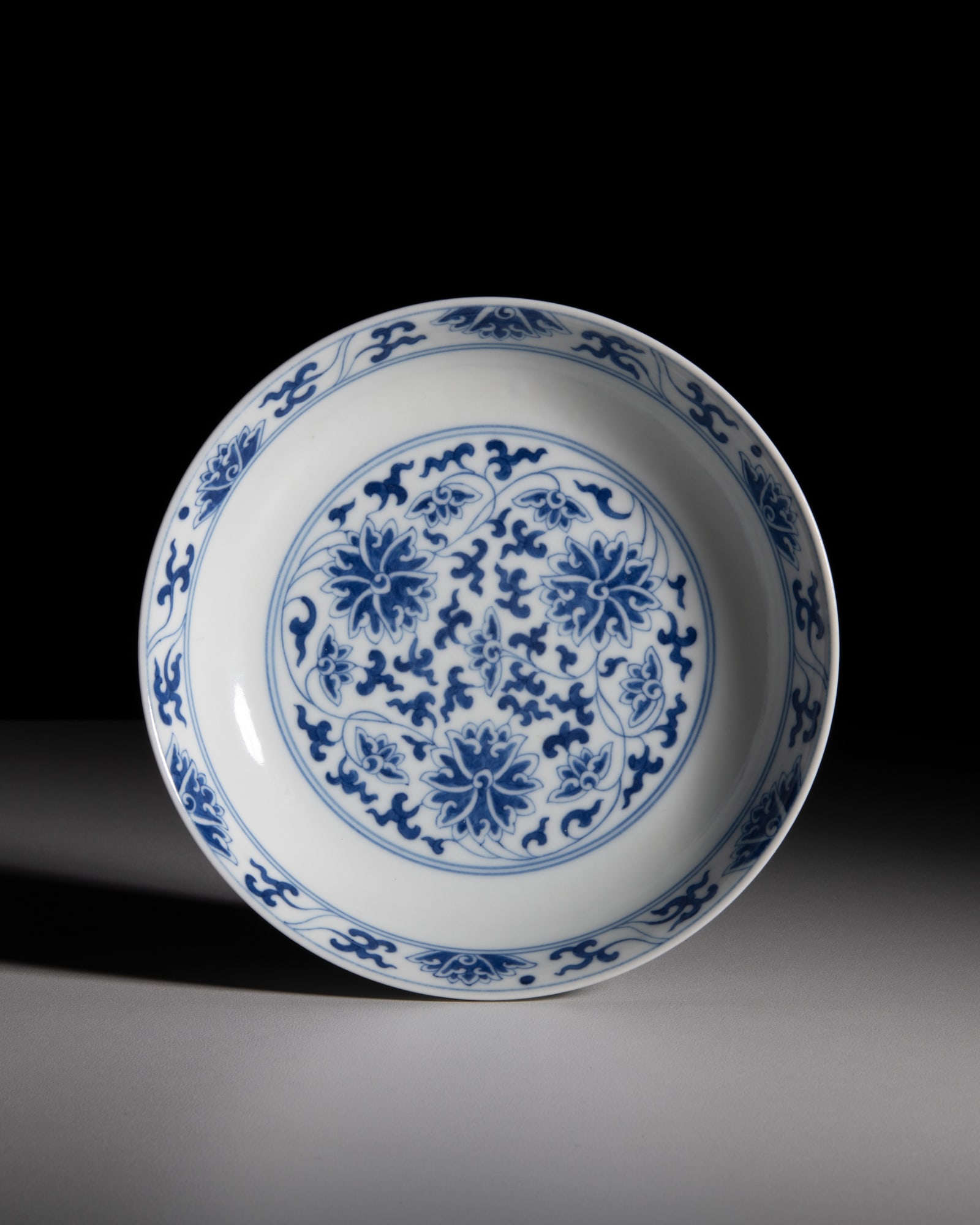 A BLUE AND WHITE 'LOTUS' DISH, MARK GUANGXU 清光绪 青花莲 (1 of 4)