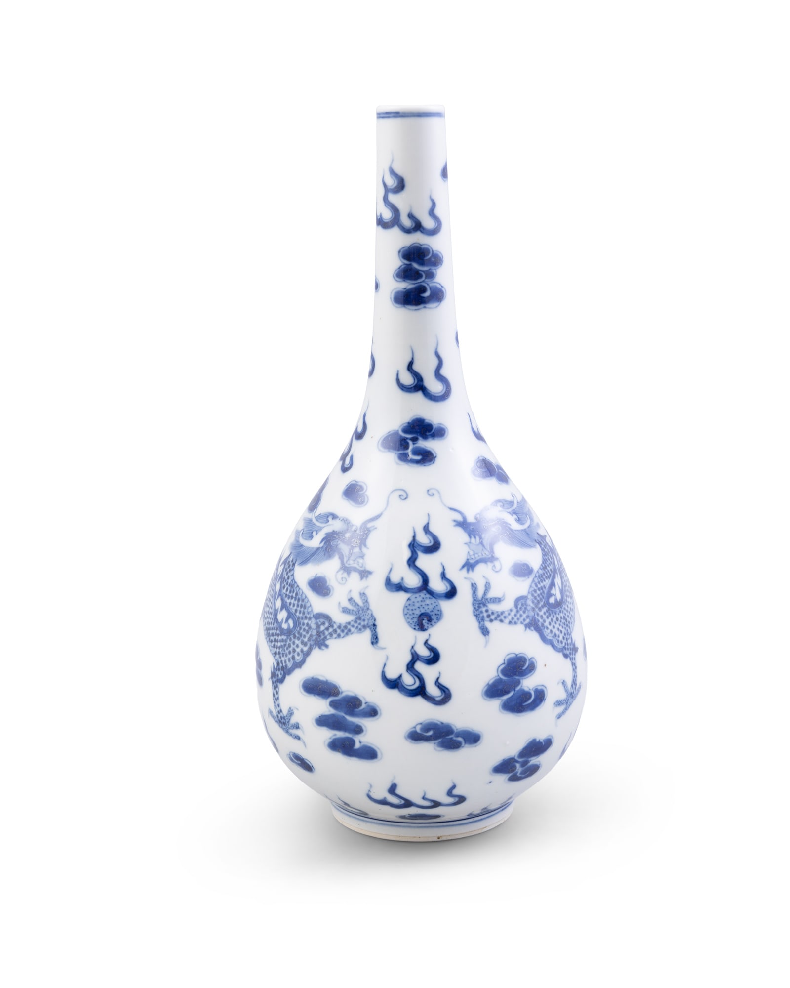 A CHINESE BLUE AND WHITE PORCELAIN DRAGONS TIANQIUPING VASE 20世纪初 青 (1 of 4)