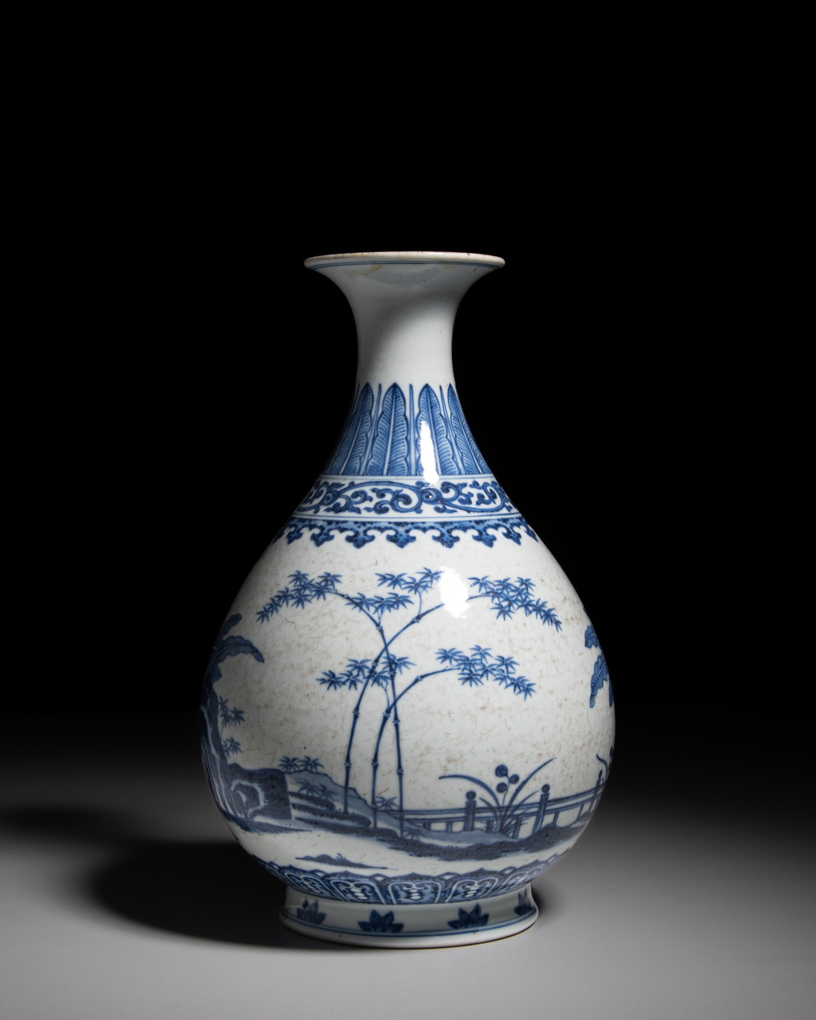 A BLUE AND WHITE 'BAMBOO AND ROCK' YUHUCHUN VASE, WITH QIANLONG MARK 20世纪 '乾&: A BLUE AND WHITE 'BAMBOO AND ROCK' YUHUCHUN VASE, WITH QIANLONG MARK 20世纪 '乾隆'款 青花竹石图玉壶春瓶 China, 20th 