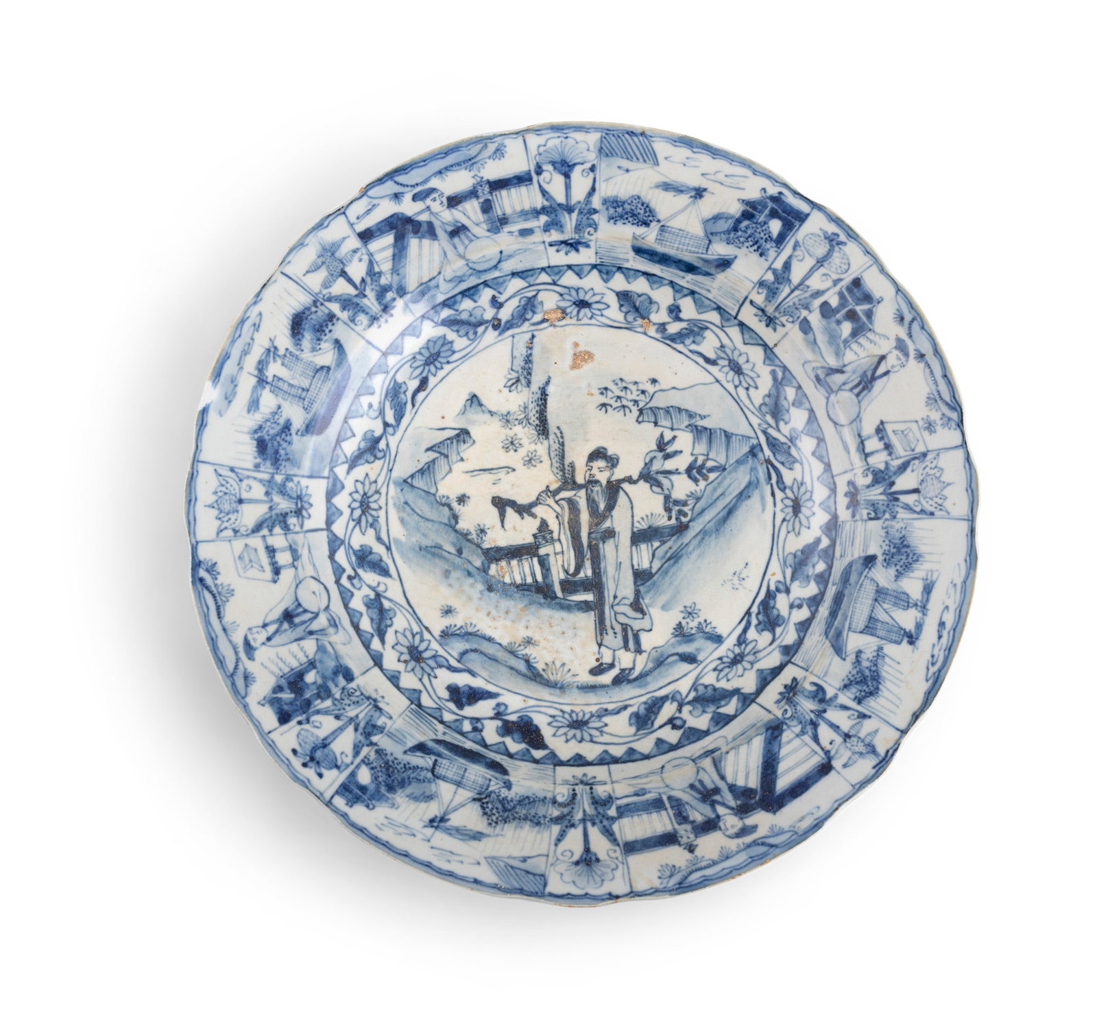 A KRAAK STYLE BLUE AND WHITE 'SCHOLAR' DISH China D.27cm with a blue silk box (1 of 3)
