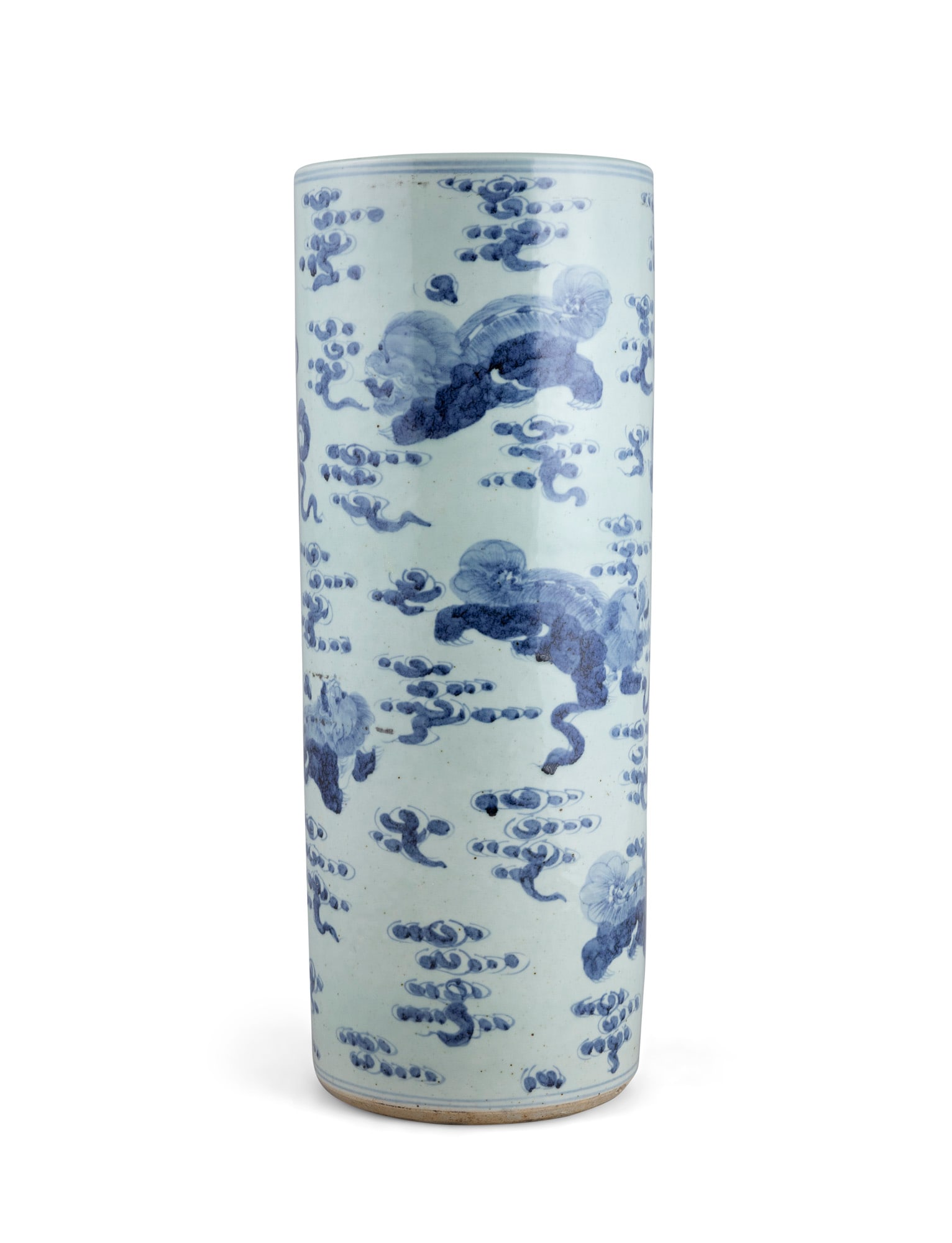 A CELADON GROUND BLUE AND WHITE 'LIONS' UMBRELLA STAND 中国 19世纪末 (1 of 4)