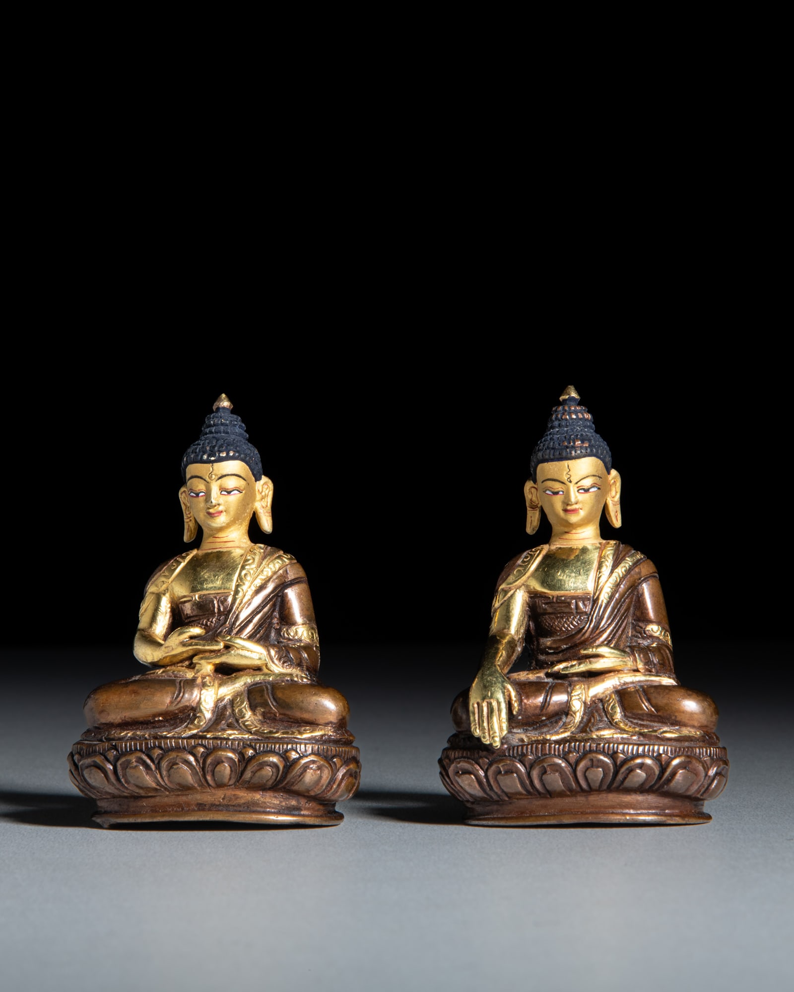 TWO GILT COPPER BUDDHA Southern East Asian H.7.5cm (1 of 2)