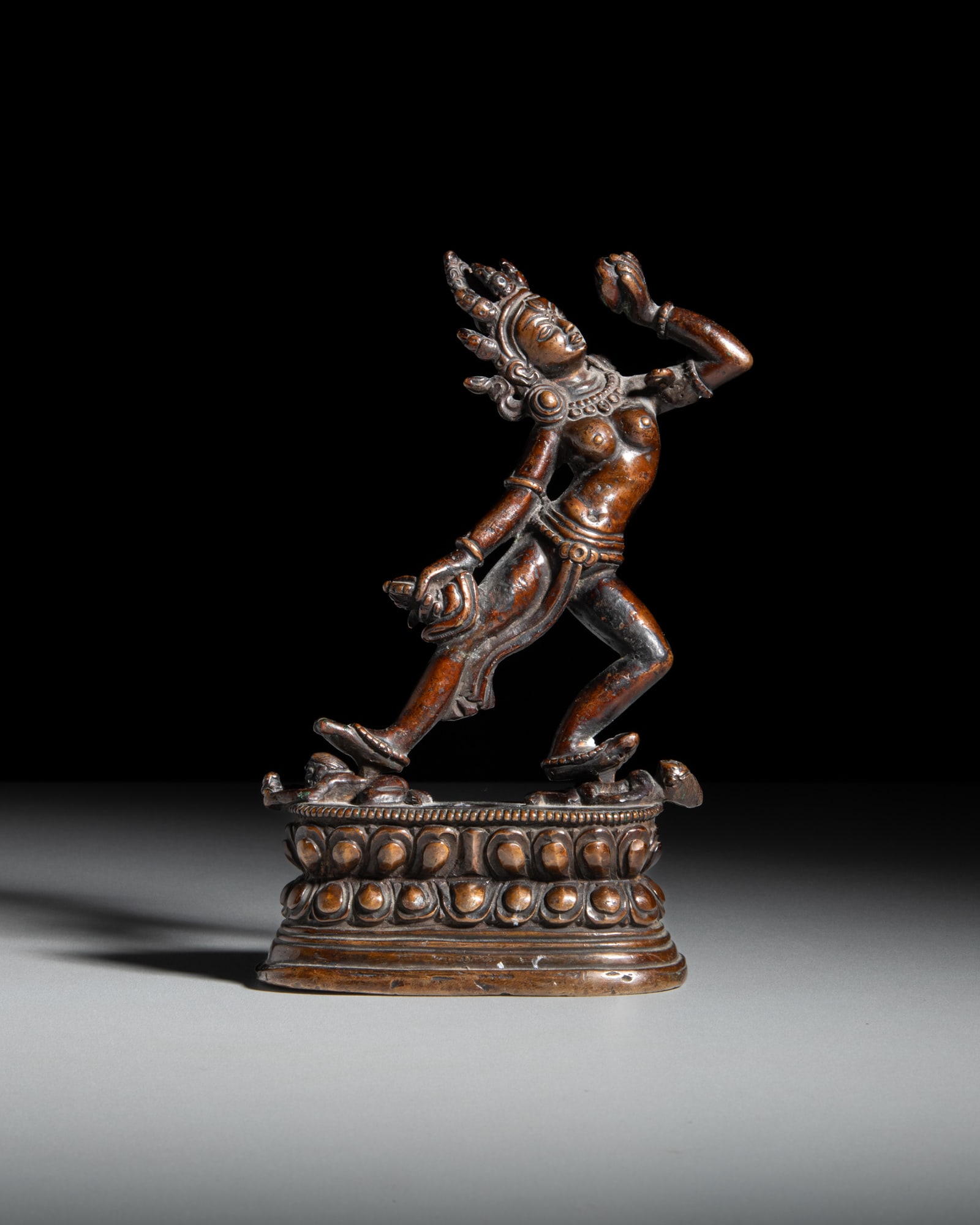 A BRONZE FIGURE OF NADI-DAKINI 20世纪 尼泊尔 铜空行 (1 of 2)