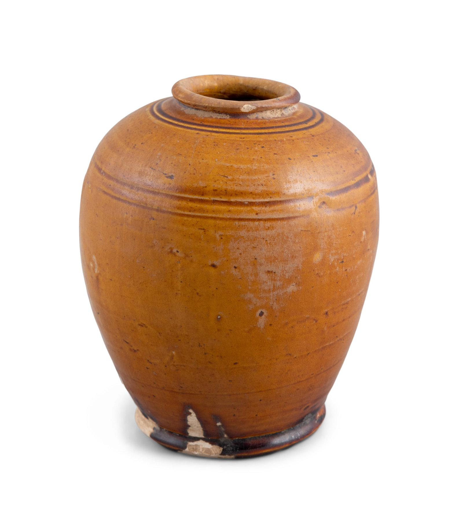 A YELLOWNISH GLAZED POTTERY JAR 唐代 酱釉罐 China, Tang dynasty: A YELLOWNISH GLAZED POTTERY JAR 唐代 酱釉罐 China, Tang dynasty H.18.3cm