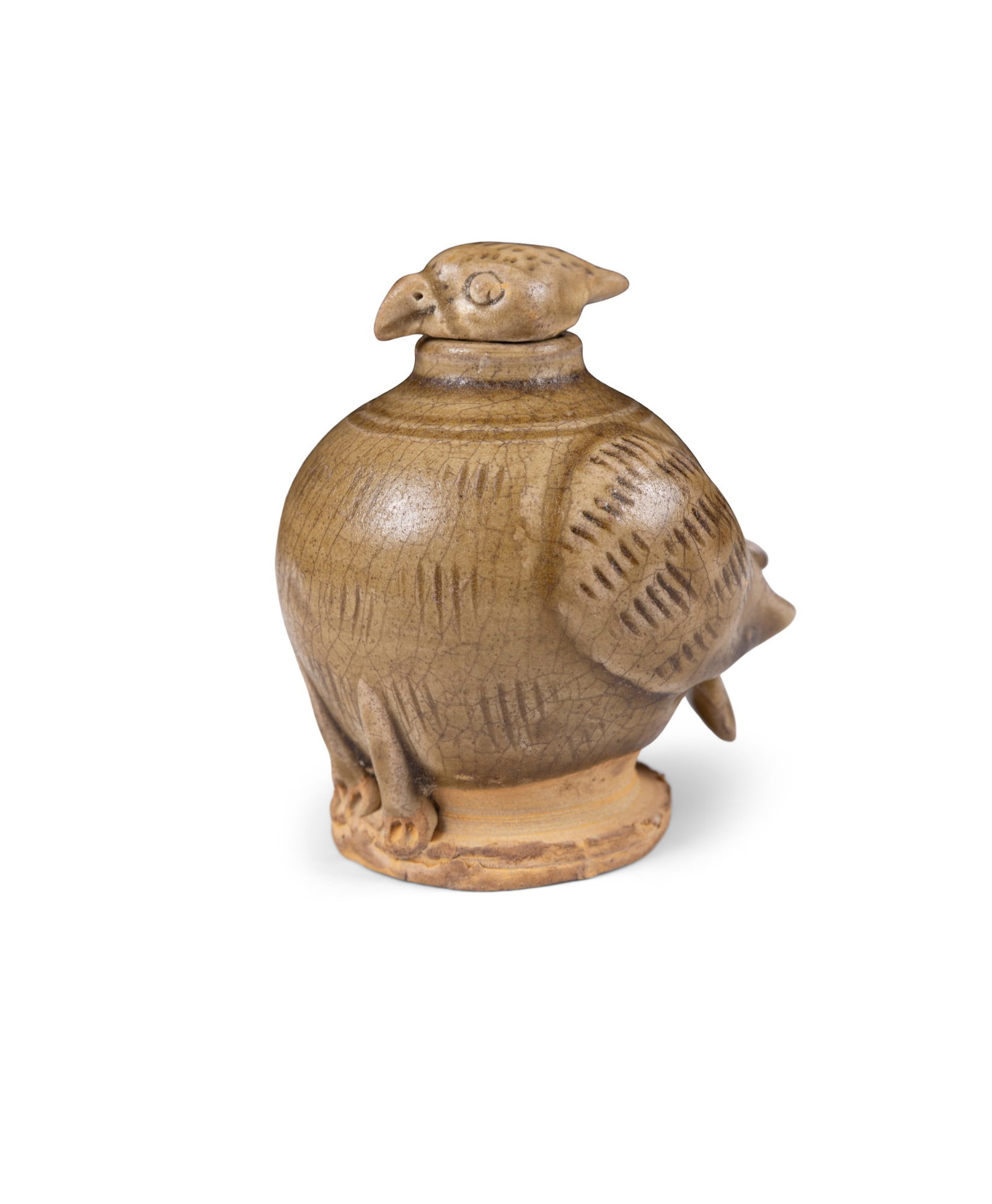 A RARE CHANGSHA WARE EAGLE VASE AND COVER 唐代 长沙窑鹰形: A RARE CHANGSHA WARE EAGLE VASE AND COVER 唐代 长沙窑鹰形罐 China, Tang dynasty H.8.8cm