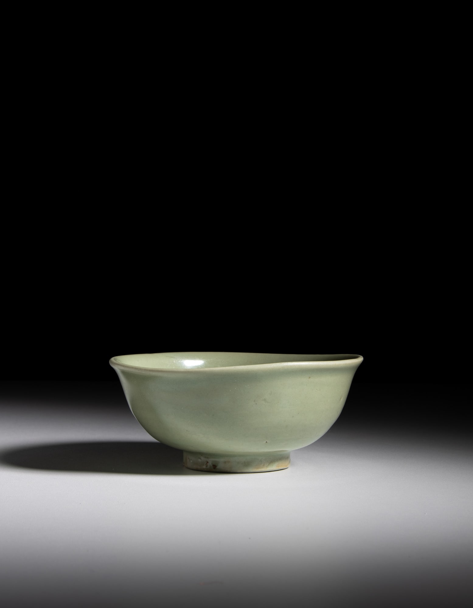 A LONGQUAN 'PEONY' BOWL 明代 龙泉釉刻花碗 China,: A LONGQUAN 'PEONY' BOWL 明代 龙泉釉刻花碗 China, Ming dynasty D.15.3cm
