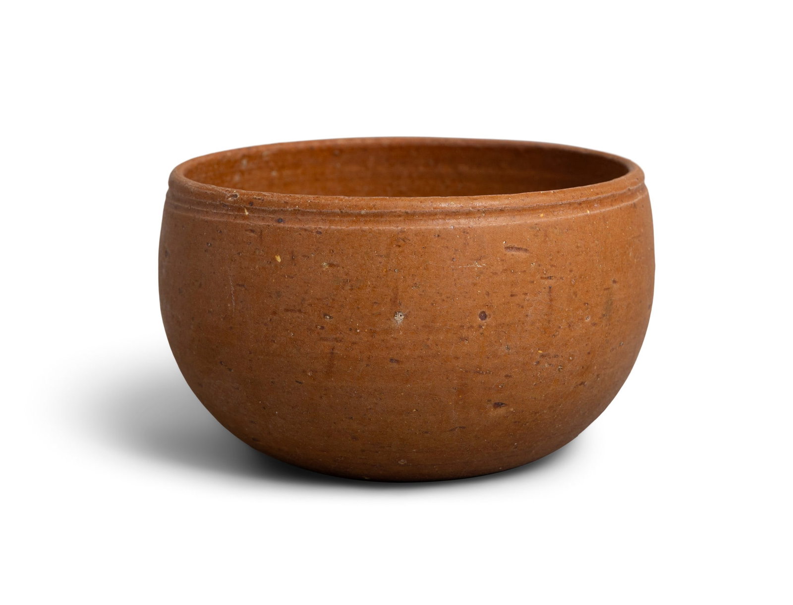 A RED EARTHWARE BOWL 北朝时期 红陶砵 China, Northern: A RED EARTHWARE BOWL 北朝时期 红陶砵 China, Northern Dynasties D.11.7cm