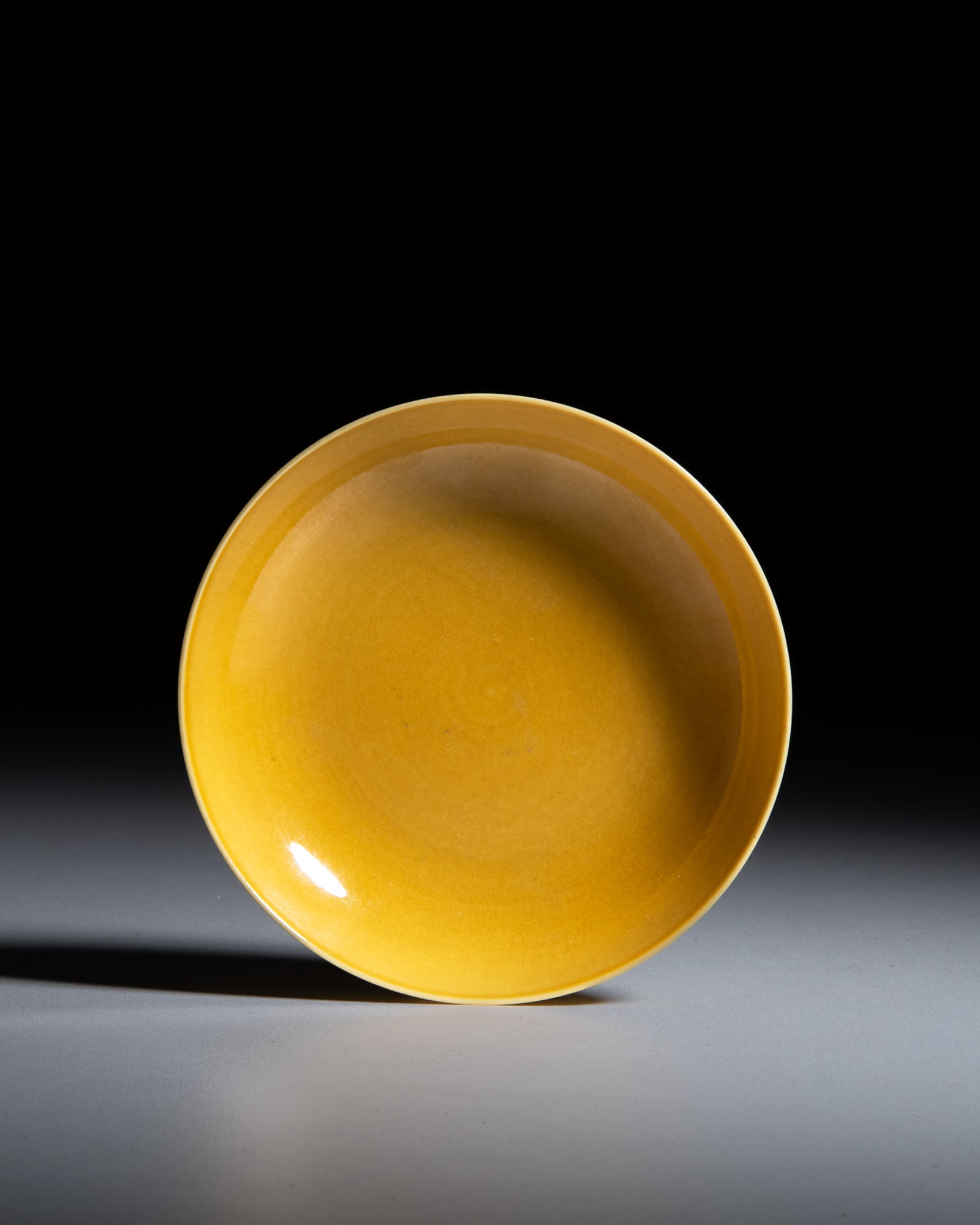 A SMALL YELLOW GLAZED DISH, MARK GUANGXU 清光绪 六子楷书 (1 of 2)