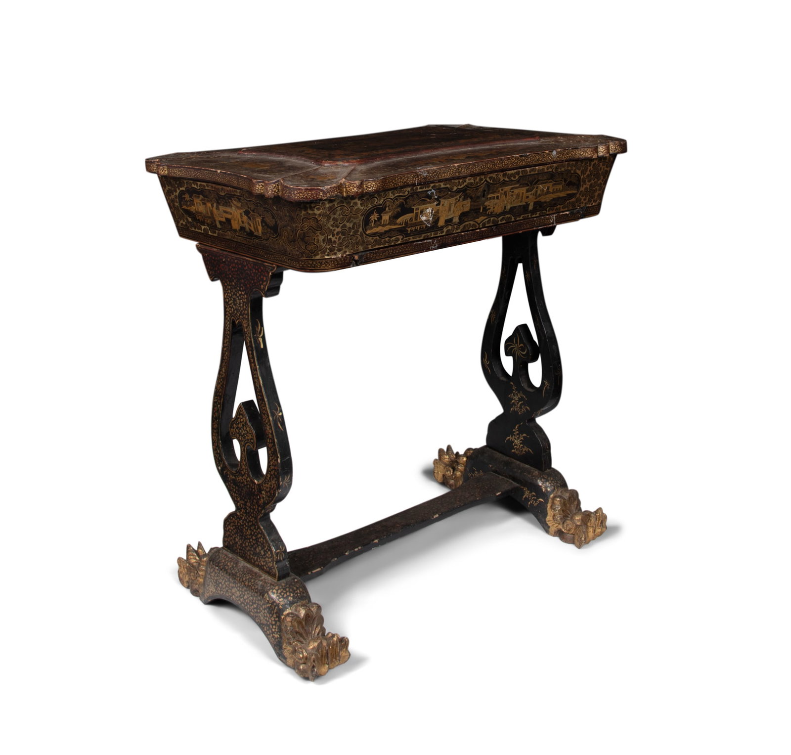 A BLACK AND GILT LACQUERED SEWING TABLE 十九世纪 广作 (1 of 3)