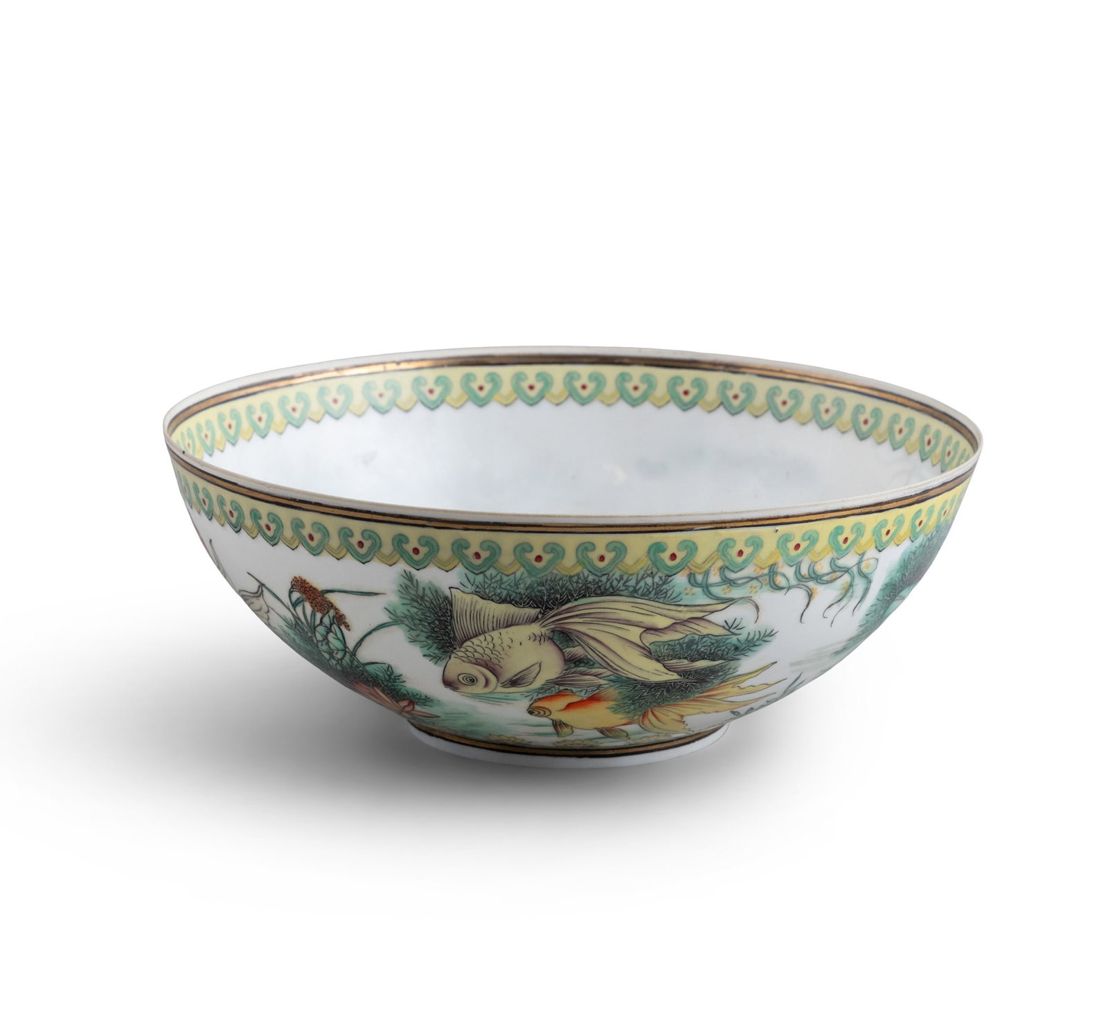 A FAMILLE ROSE EGGSHELL 'GOLDEN FISH AND LOTUS' PUNCH BOWL 1980年左右 粉: A FAMILLE ROSE EGGSHELL 'GOLDEN FISH AND LOTUS' PUNCH BOWL 1980年左右 粉彩蛋壳釉金鱼纹大碗 China, circa 1980 D.20cm