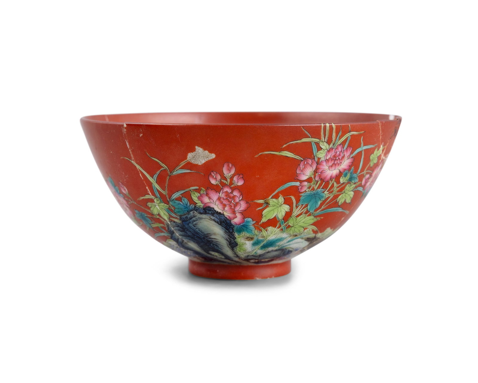 A FALANGCAI STYLE RED GROUND 'GOOSES AND PEONY' BOWL, MARKED YONGZHENG 20世纪 雍 (1 of 5)