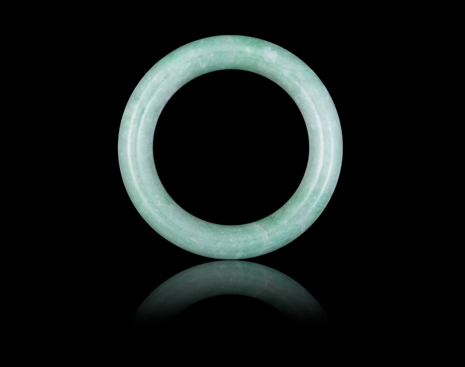 A JADEITE BANGLE China. OD.8.56cm ID.5.8cm Thickness: 1.34cm (1 of 1)
