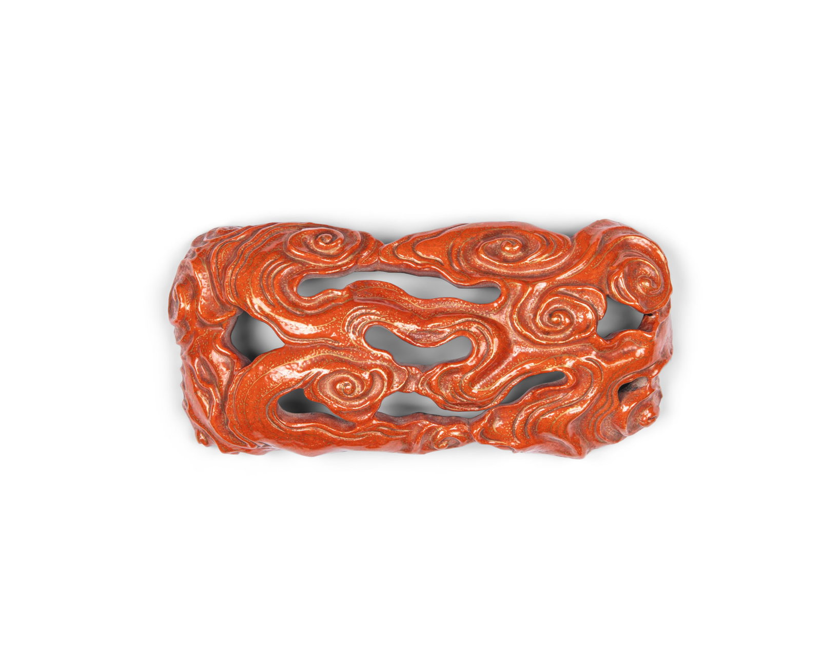 A RETICULATED IRON-RED GLAZED ‘SCROLLING CLOUDS’ WRIST REST, MARKED QIANLONG 20世 (1 of 2)