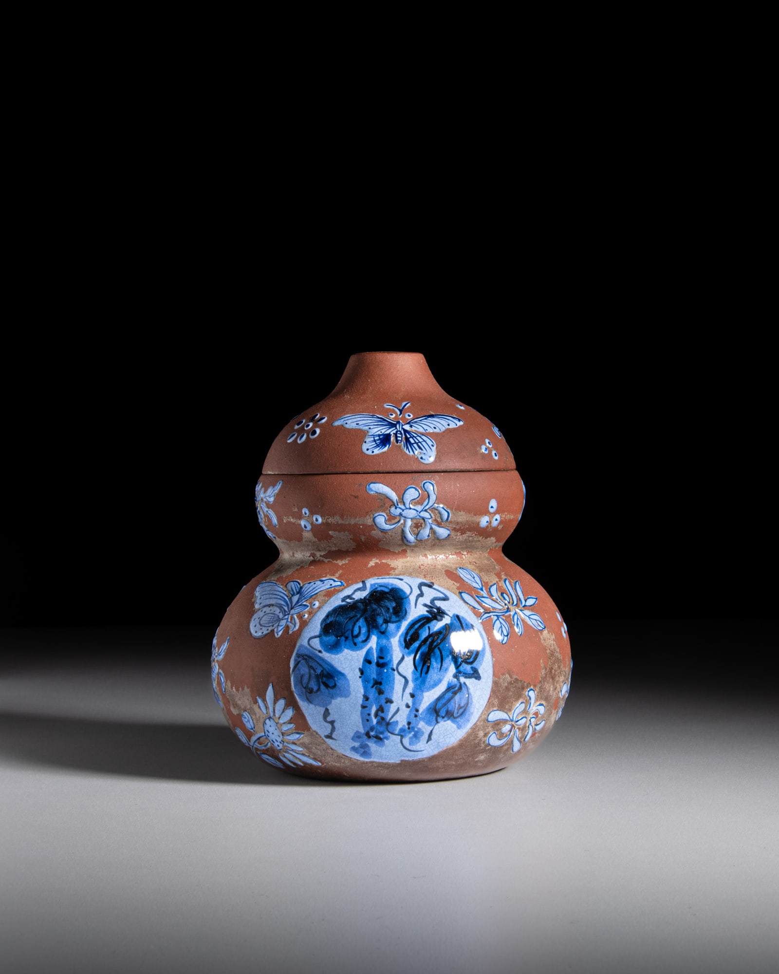 A BLUE-ENAMELLED ZISHA GOURD-SHAPED VASE AND COVER, MARKED WANG NAN LIN 20世纪 王 (1 of 2)
