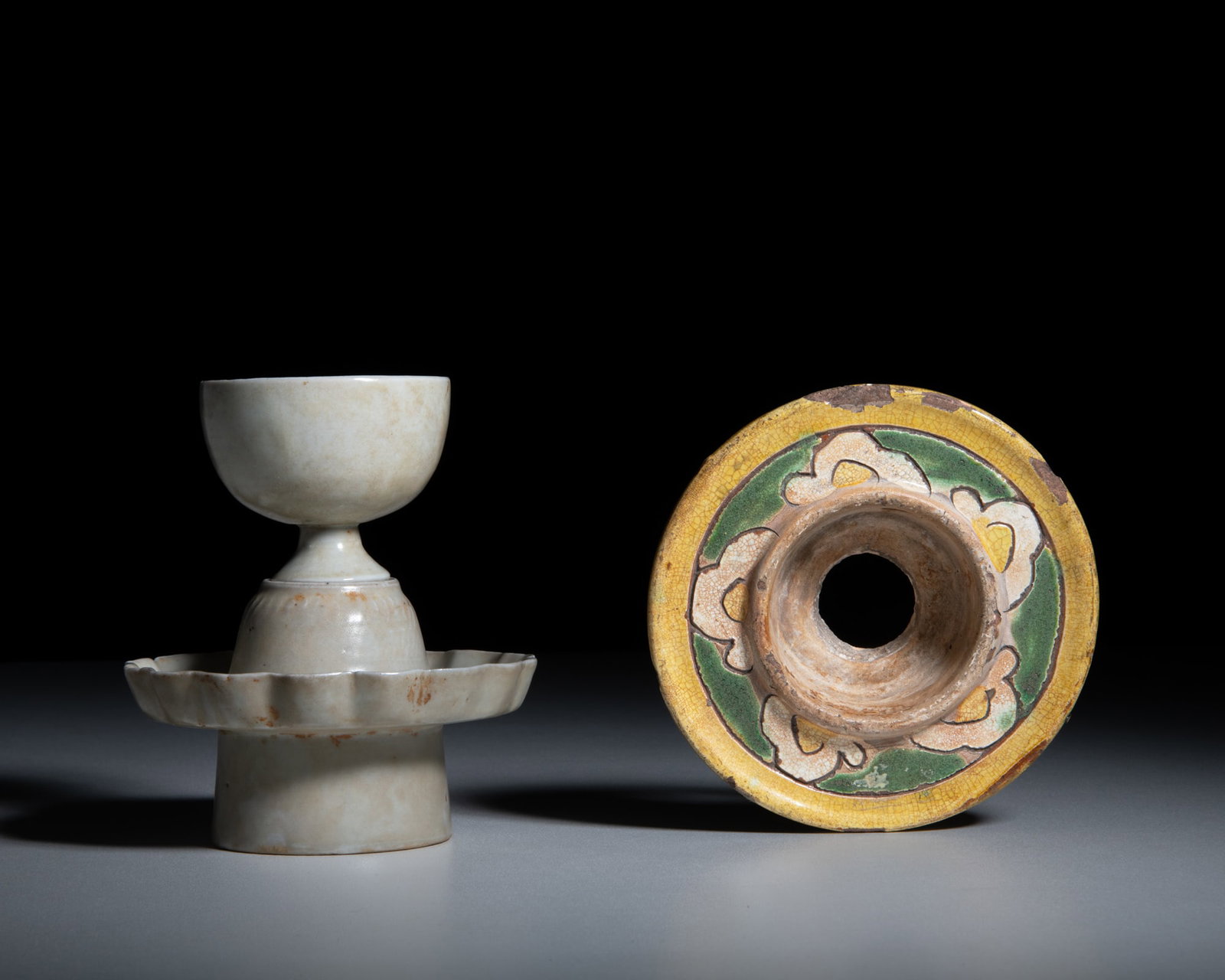A COLLECTION OF A WHITE-GLAZED STEM CUP, A FOLIATE STAND AND A SANCAI-STYLE 'FLOWER' STONEWARE STAND (1 of 1)
