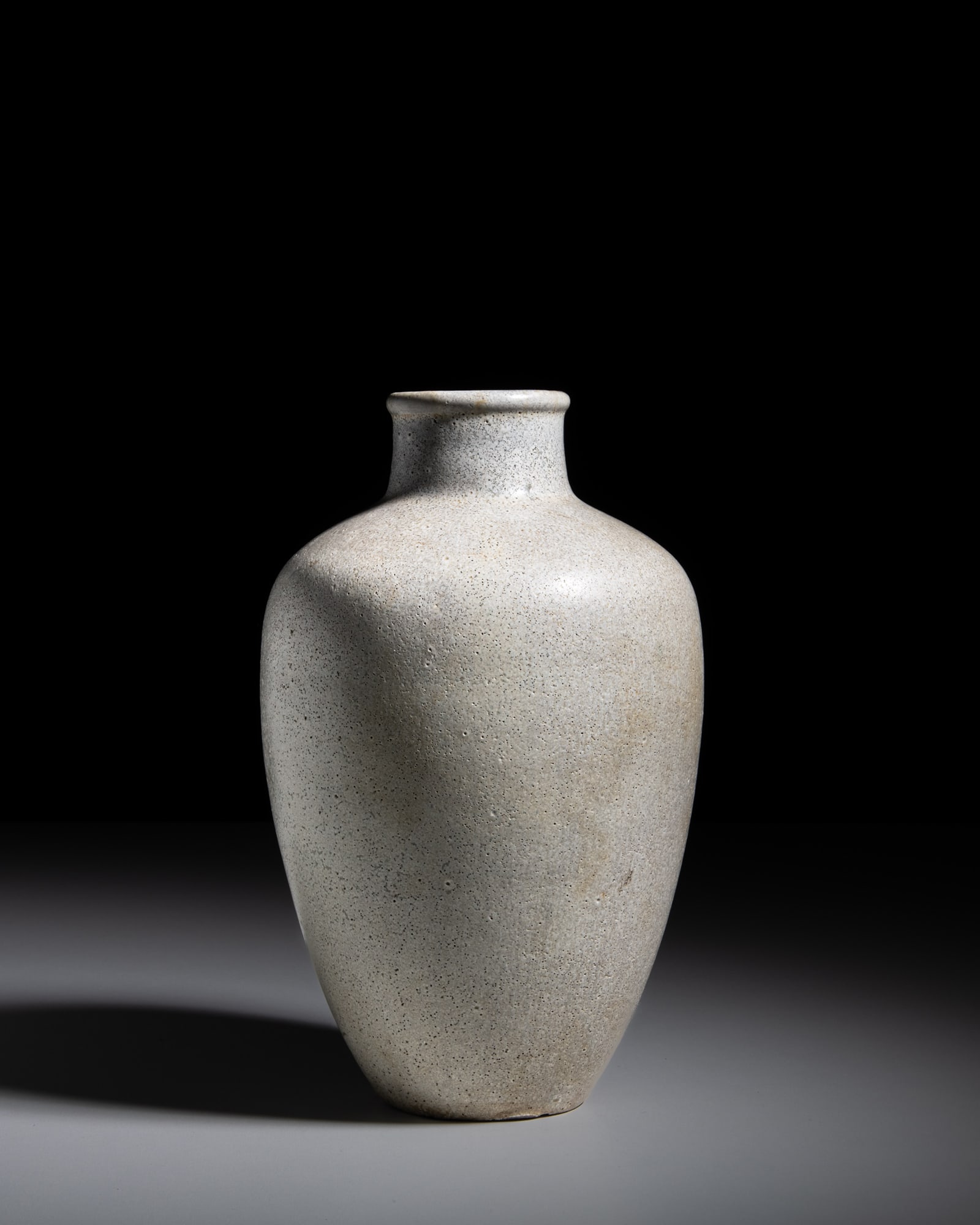 A CELADON GALZED VASE 明代 青釉小口瓶 China, Ming (1 of 3)