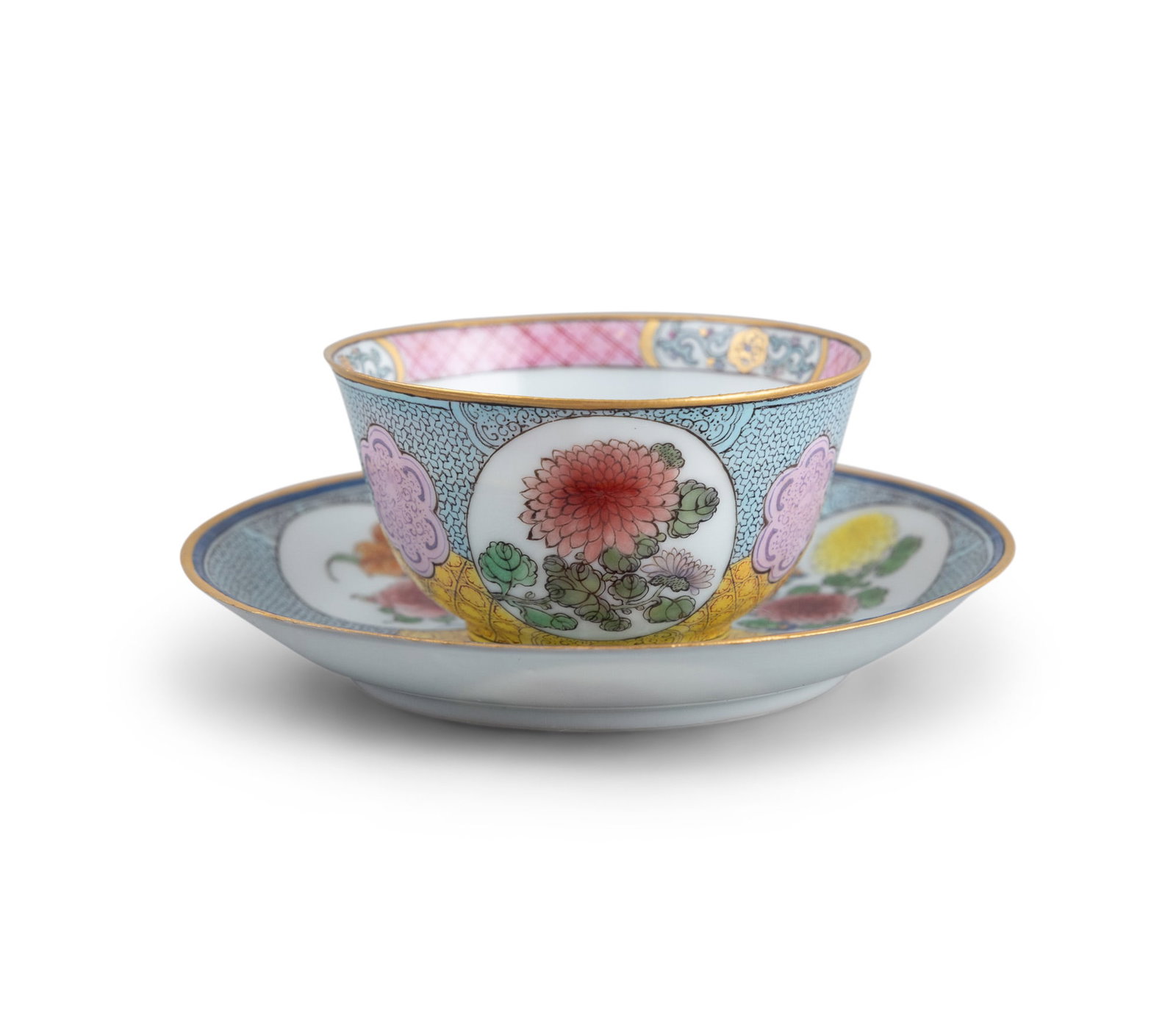 A RARE FAMILLE ROSE SEMI-EGGSHELL TEA BOWL AND SAUCER 雍正风格 “: A RARE FAMILLE ROSE SEMI-EGGSHELL TEA BOWL AND SAUCER 雍正风格 “幽斋”“玉峰杨琳”红款 粉彩&