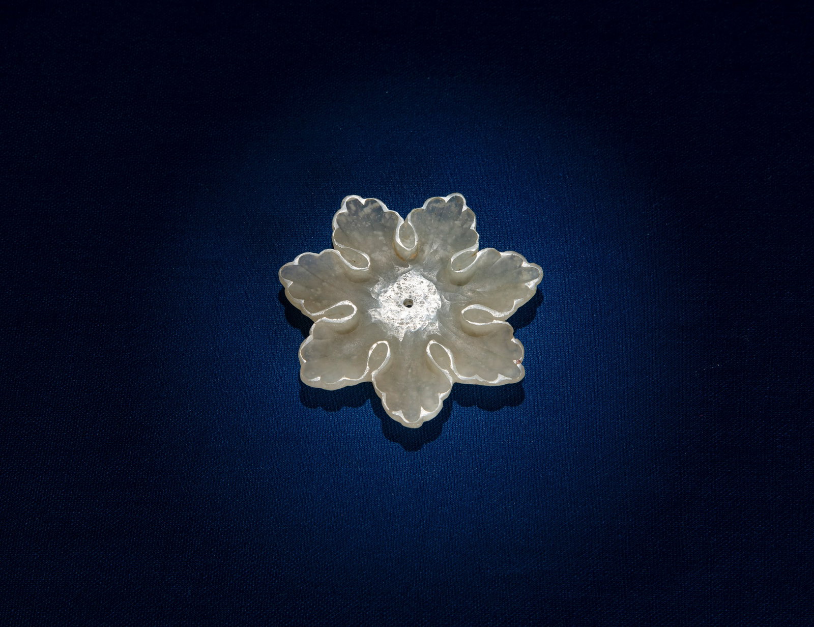 A CARVED WHITE JADE FLOWER BUTTON China, Qing dynasty D.6cm ***PLEASE NOTE THAT THIS LOT IS (1 of 1)